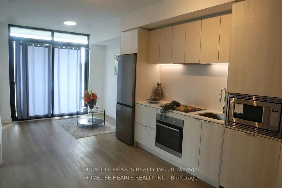 86 Dundas Street E #421