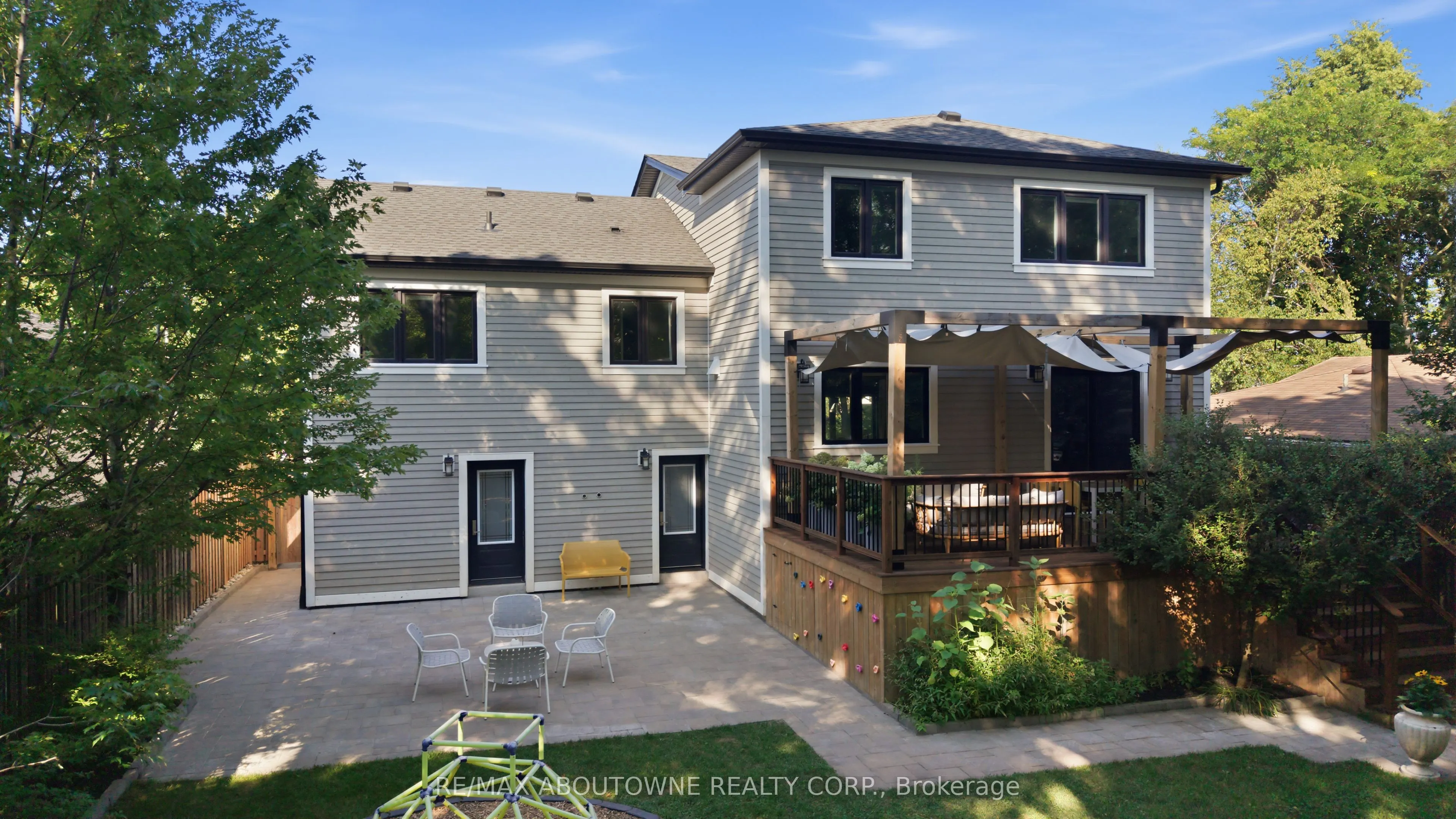 438 Southland Crescent