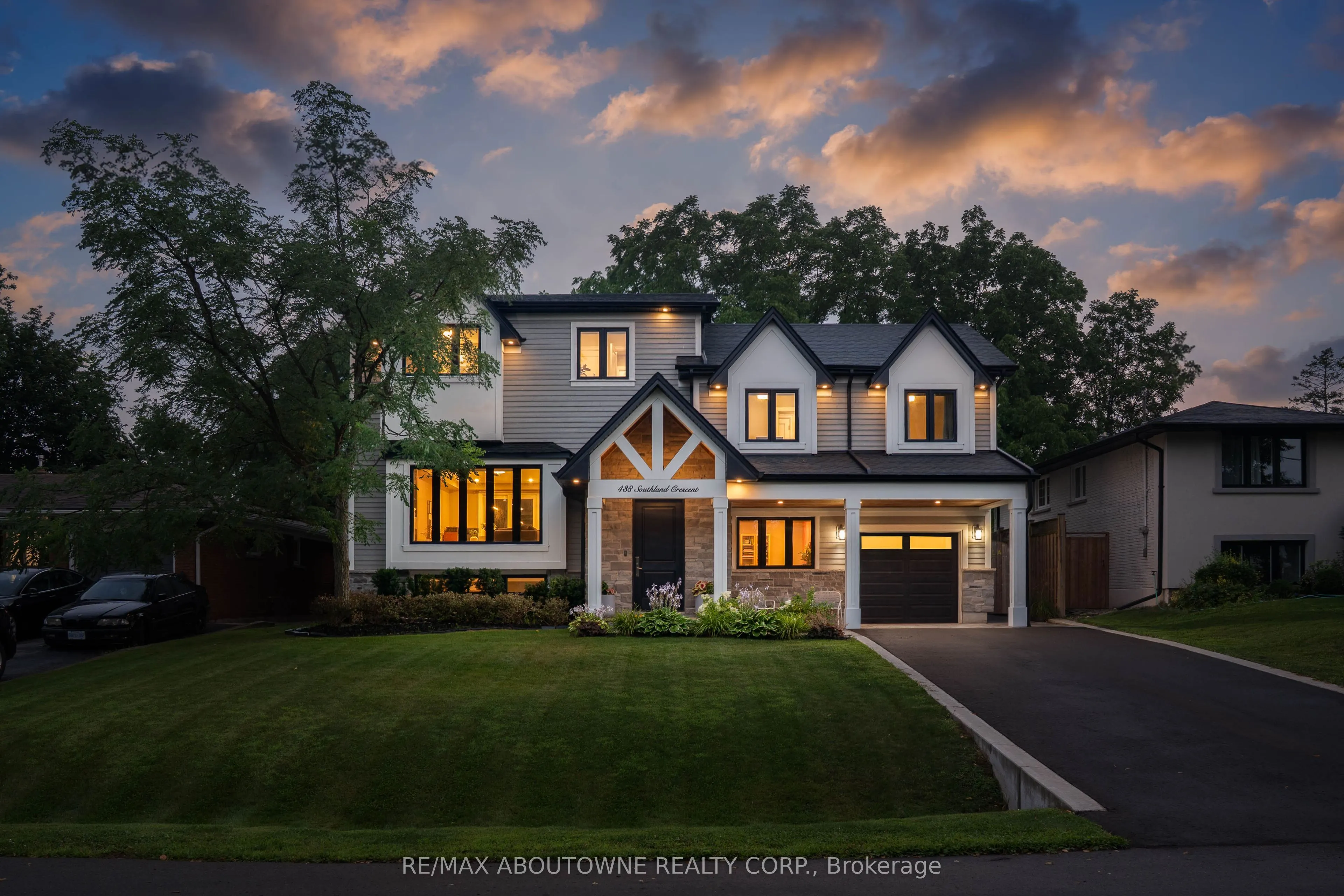 438 Southland Crescent