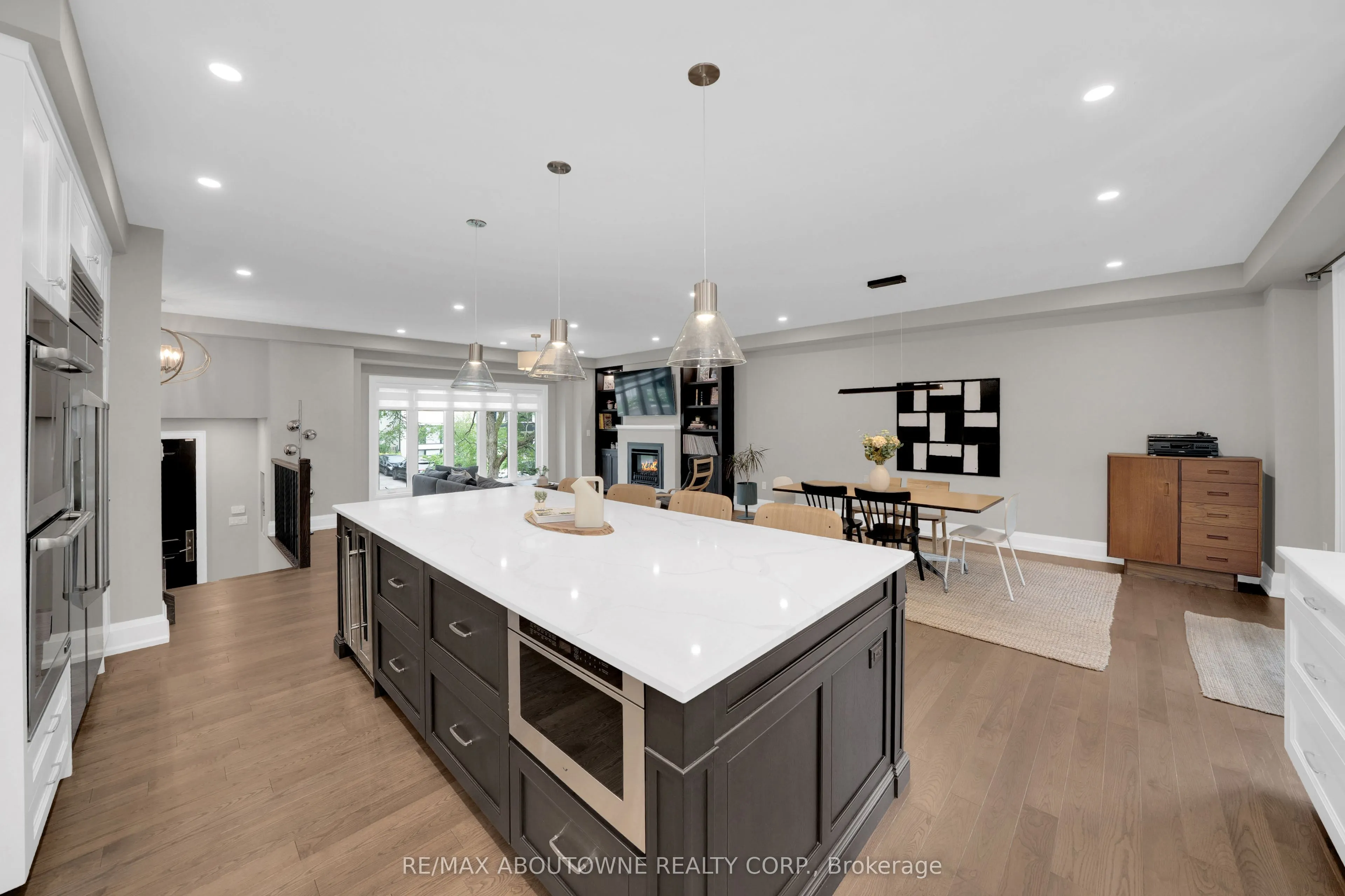 438 Southland Crescent