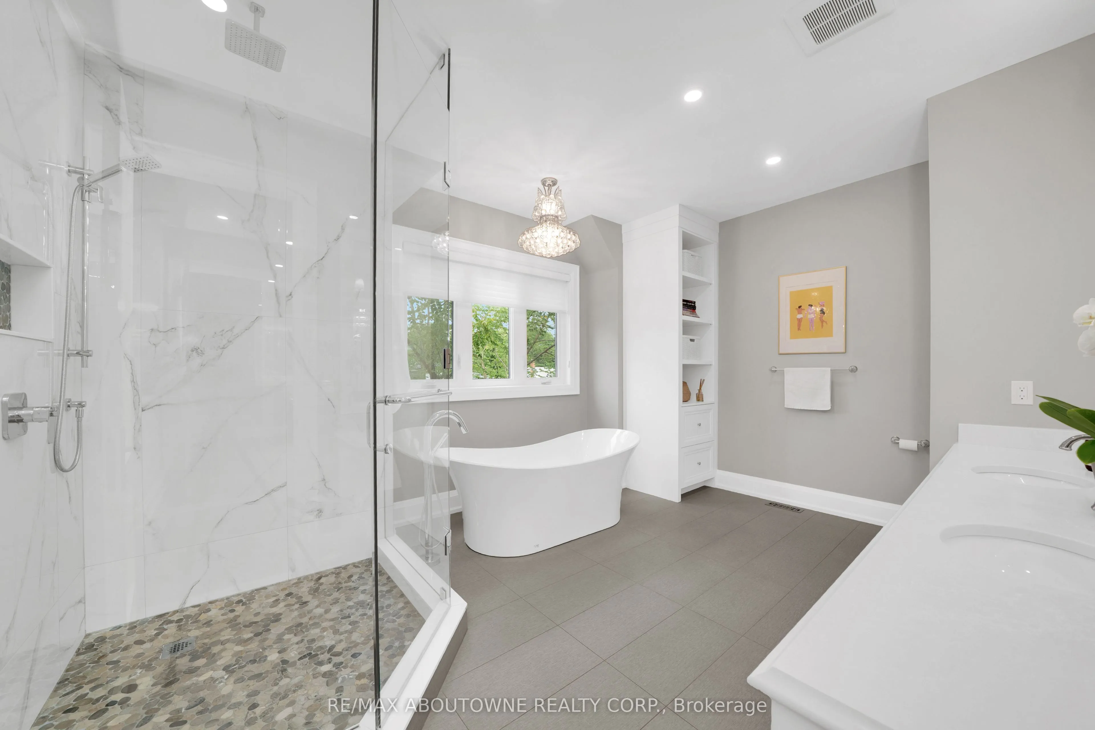438 Southland Crescent