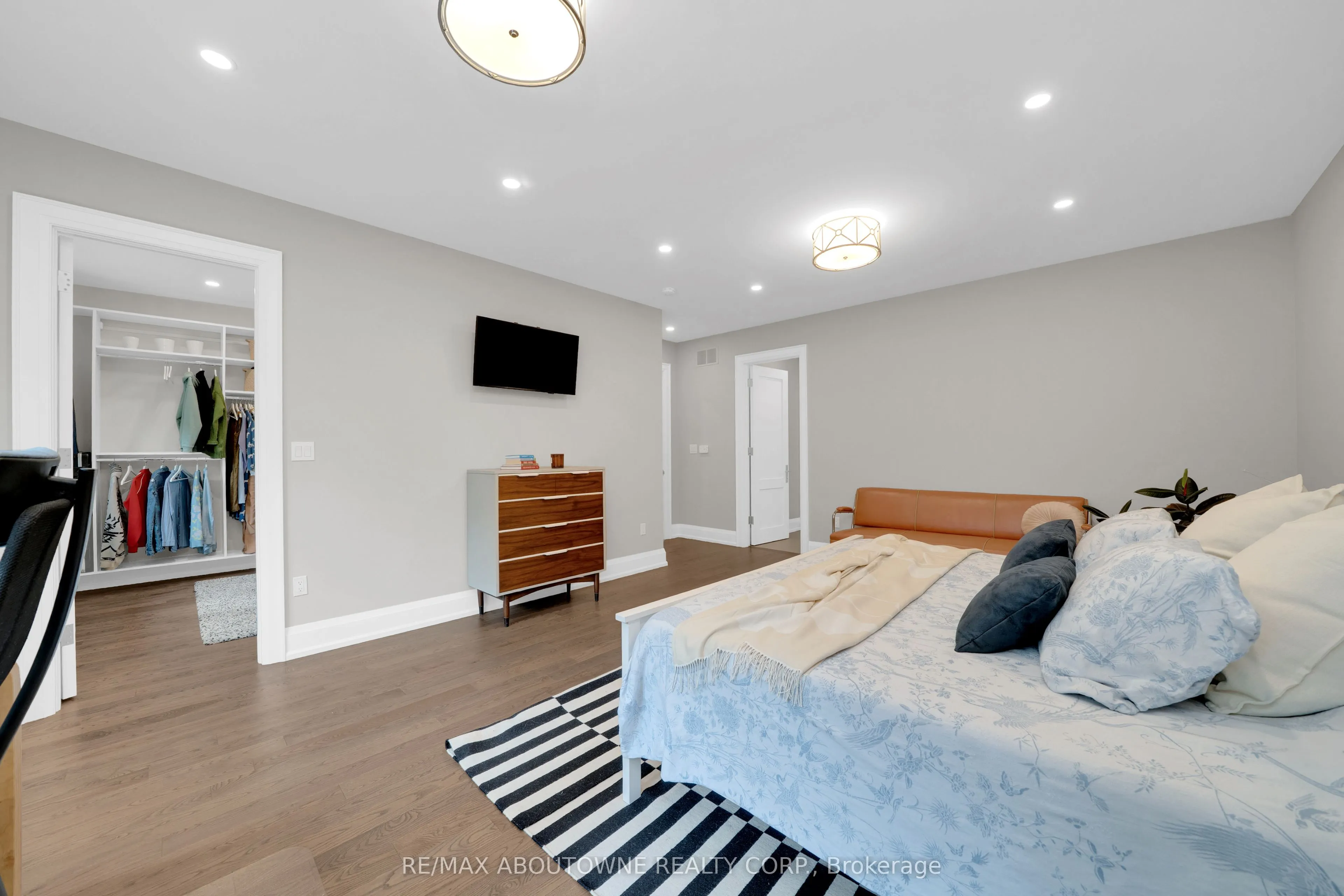 438 Southland Crescent