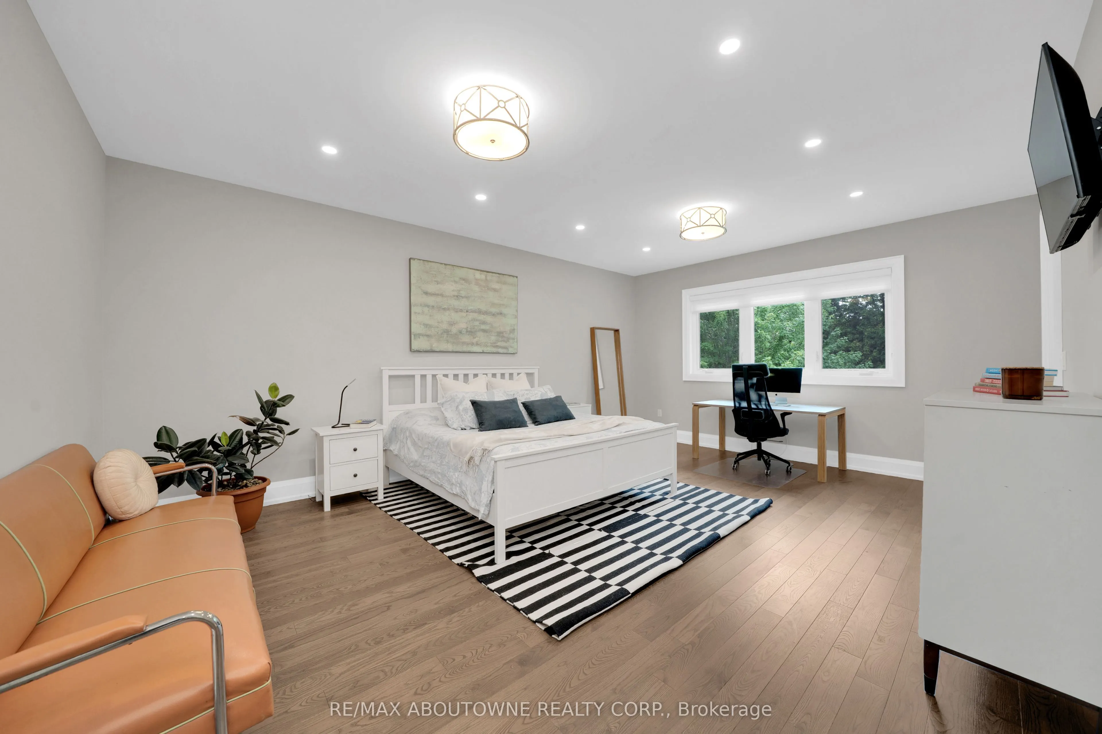 438 Southland Crescent