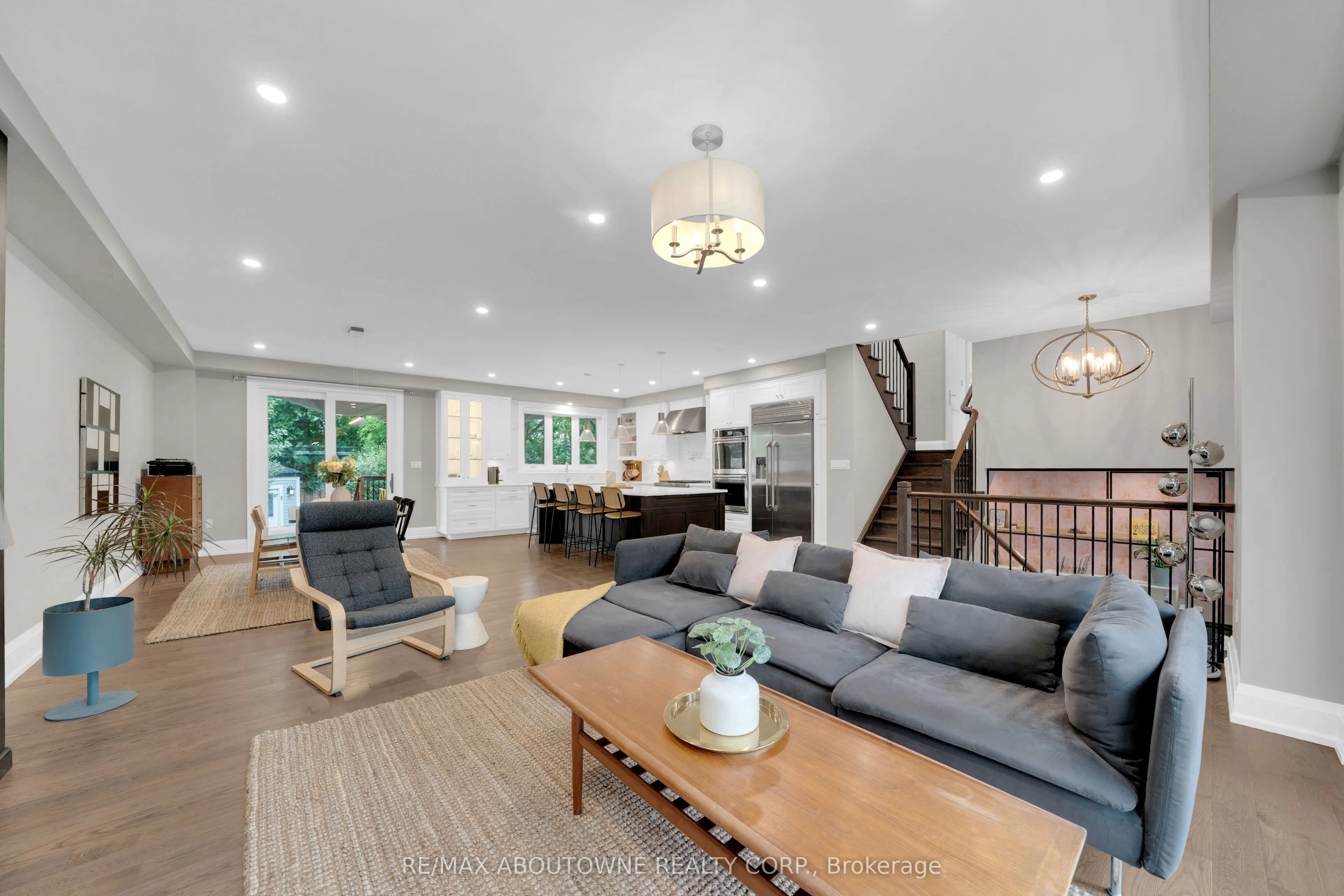 438 Southland Crescent