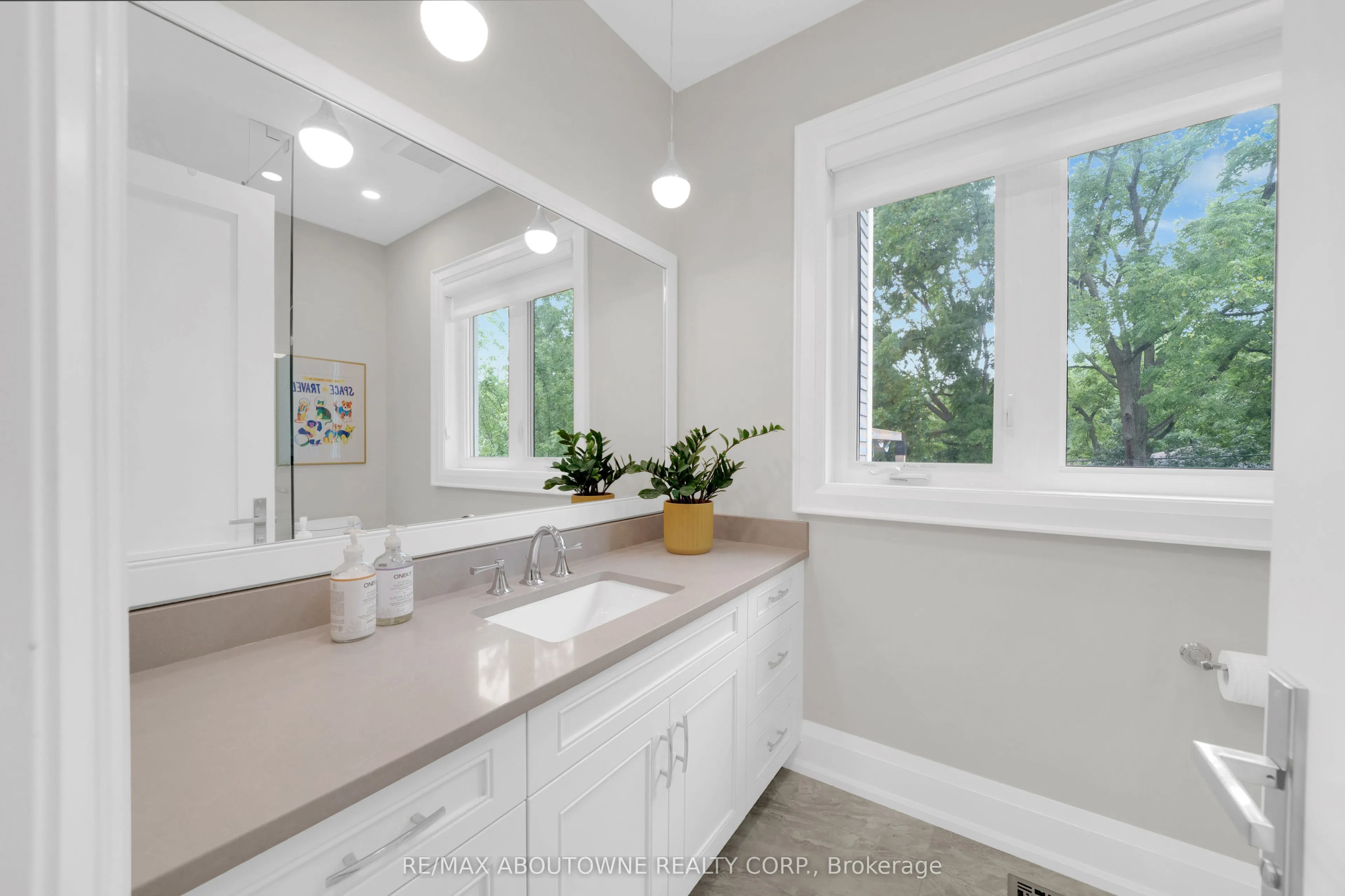 438 Southland Crescent