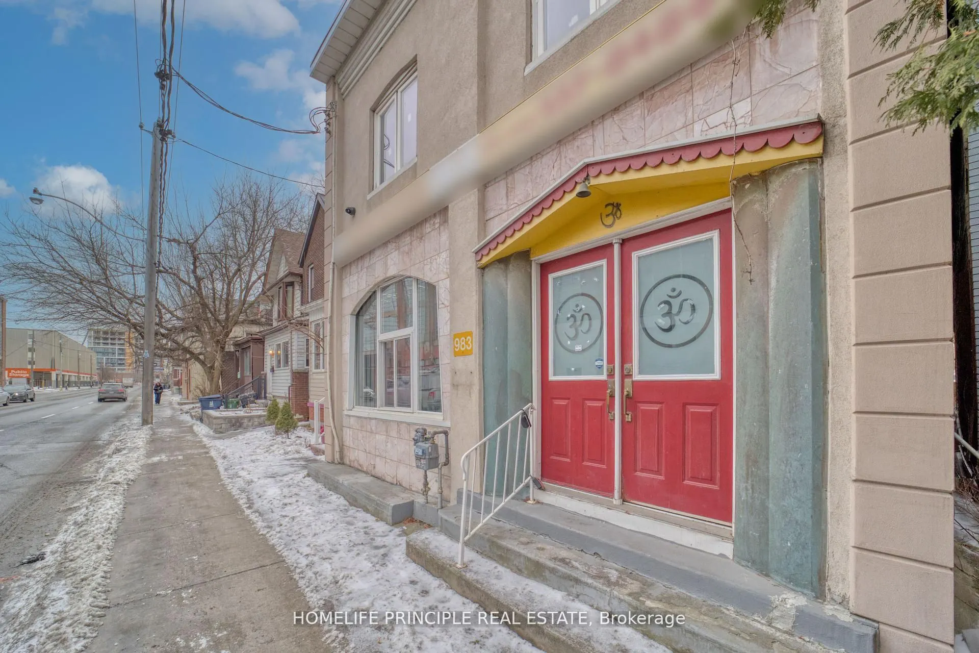 983 Dupont Street