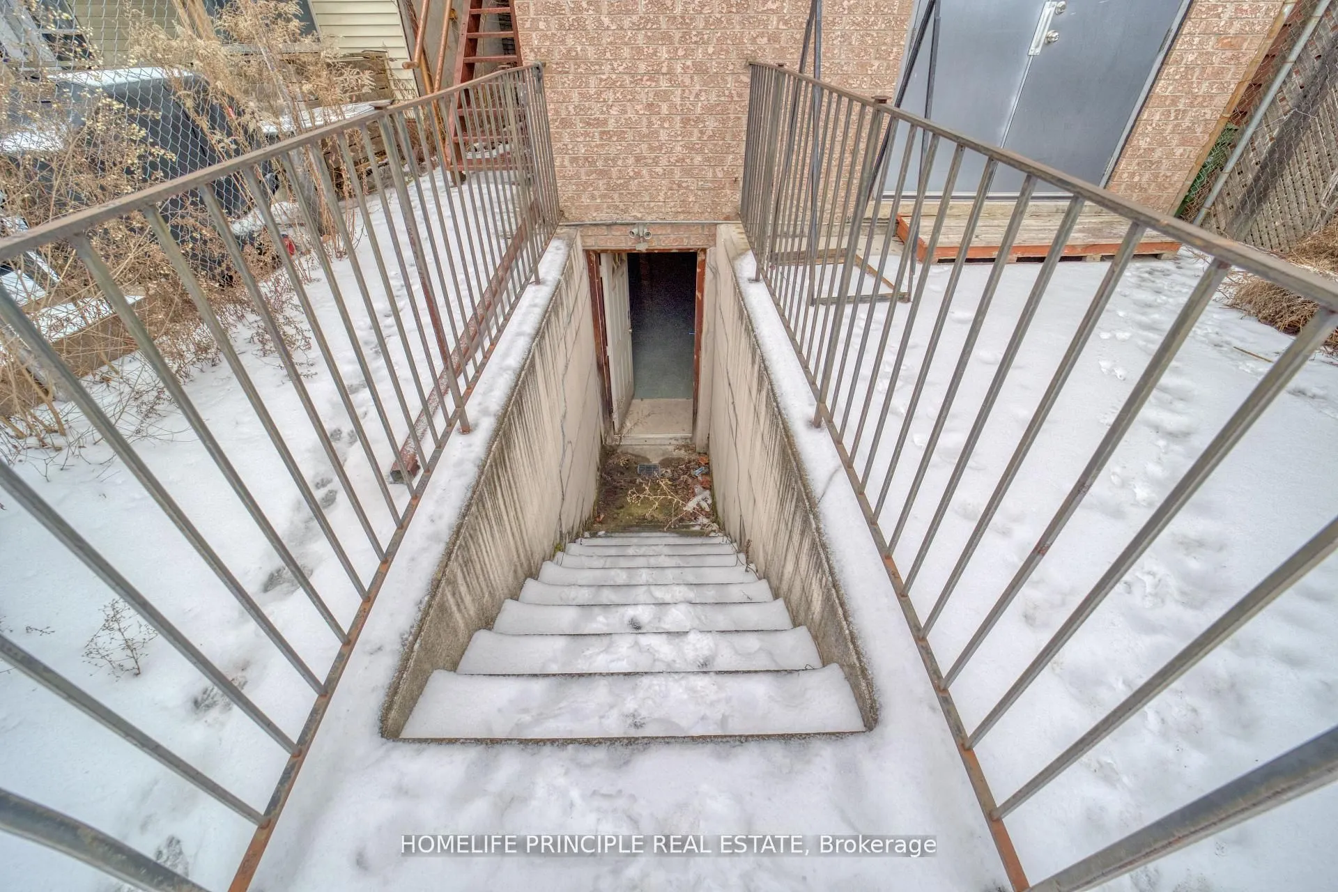 983 Dupont Street