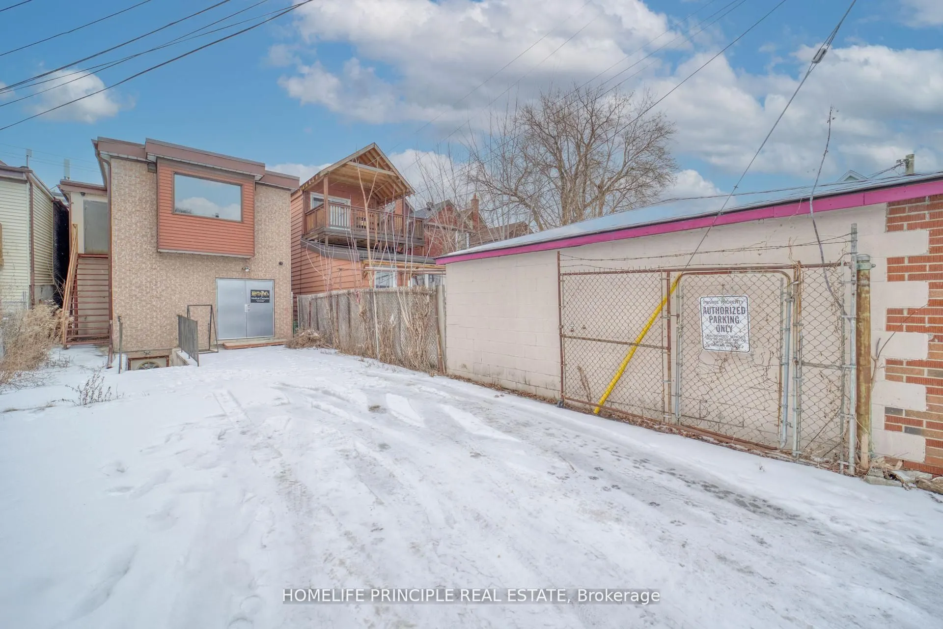 983 Dupont Street