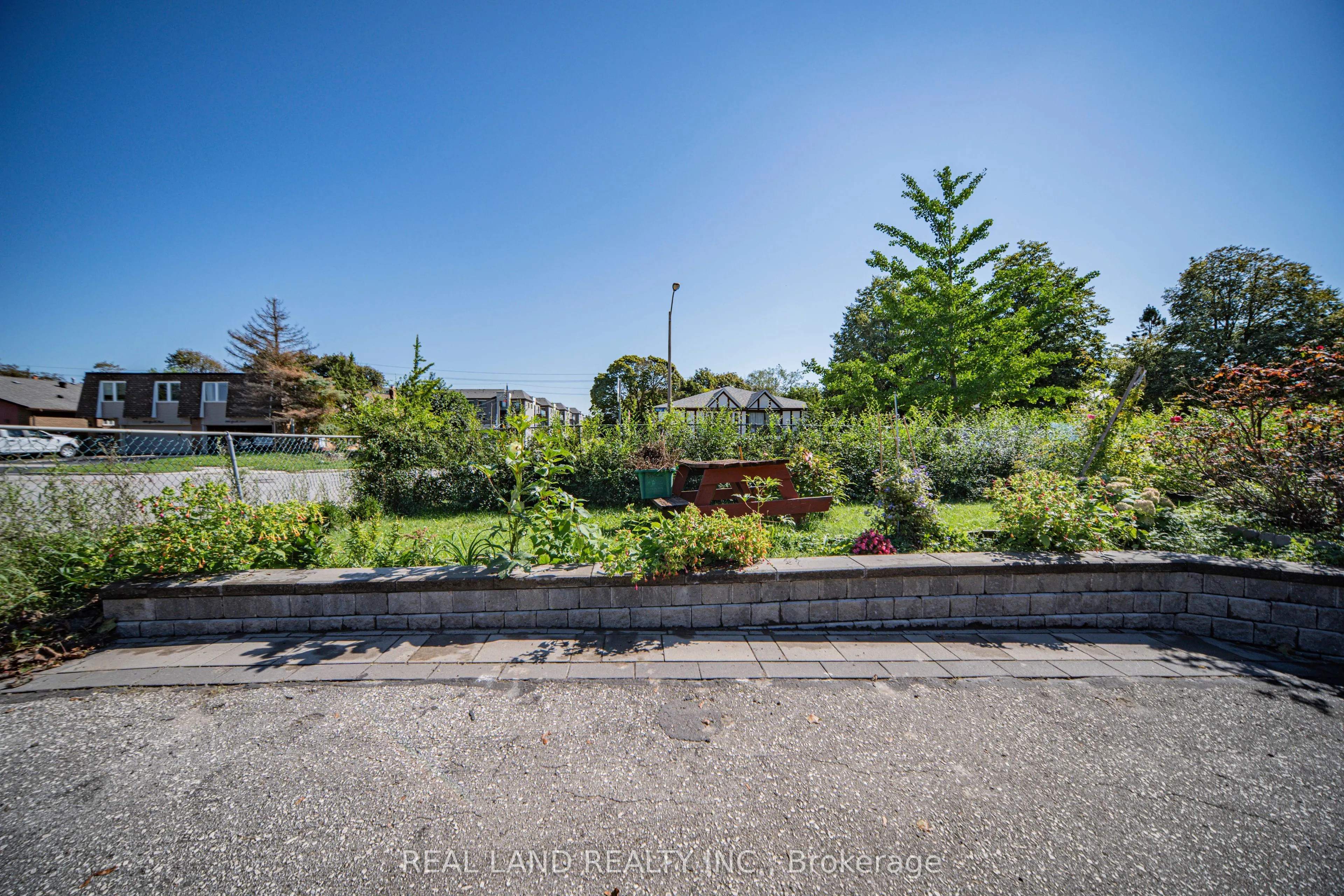 570 Lolita Gardens #127