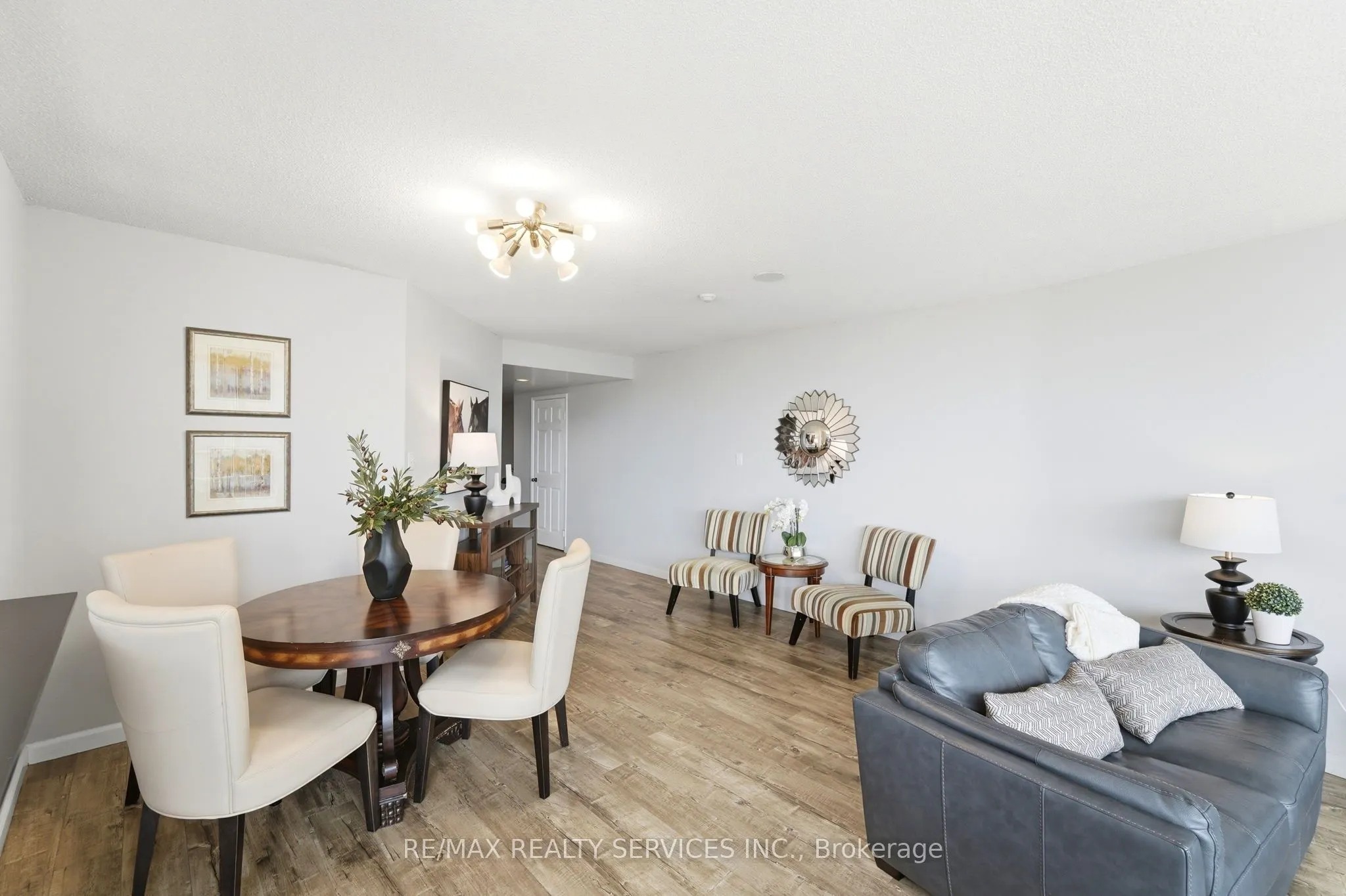 50 Eglinton Avenue W #2007