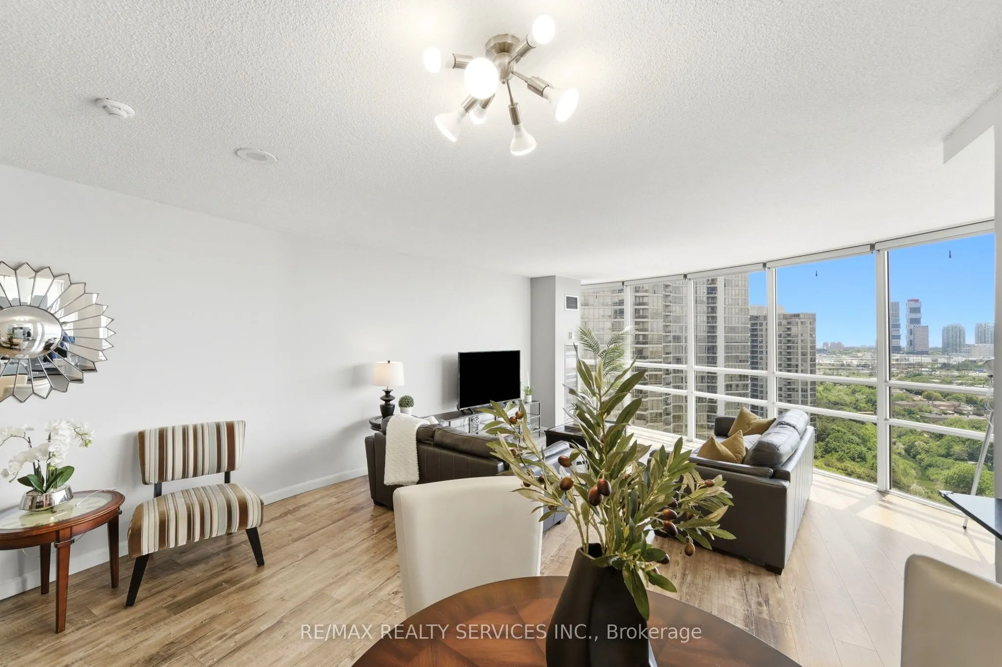 50 Eglinton Avenue W #2007