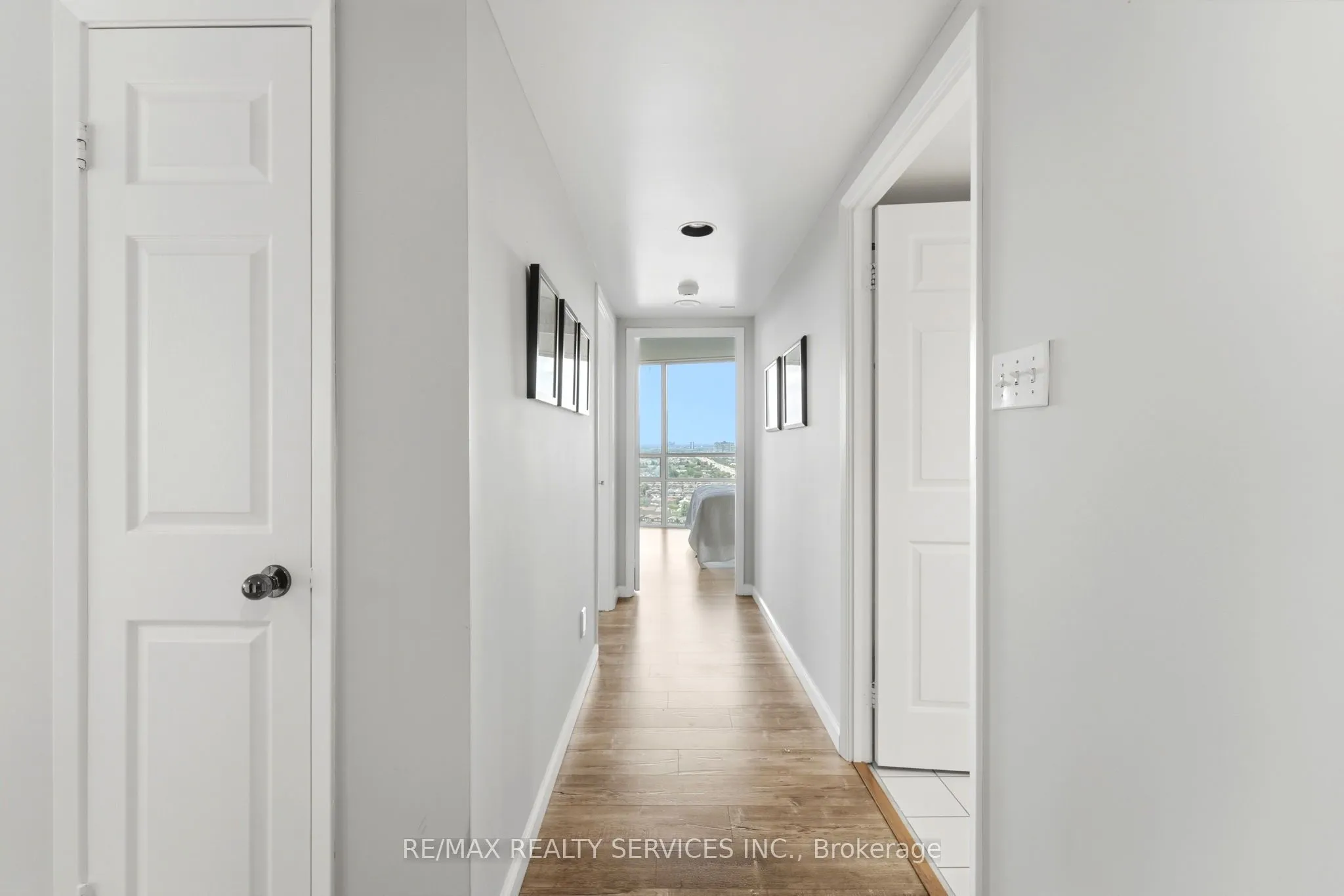 50 Eglinton Avenue W #2007