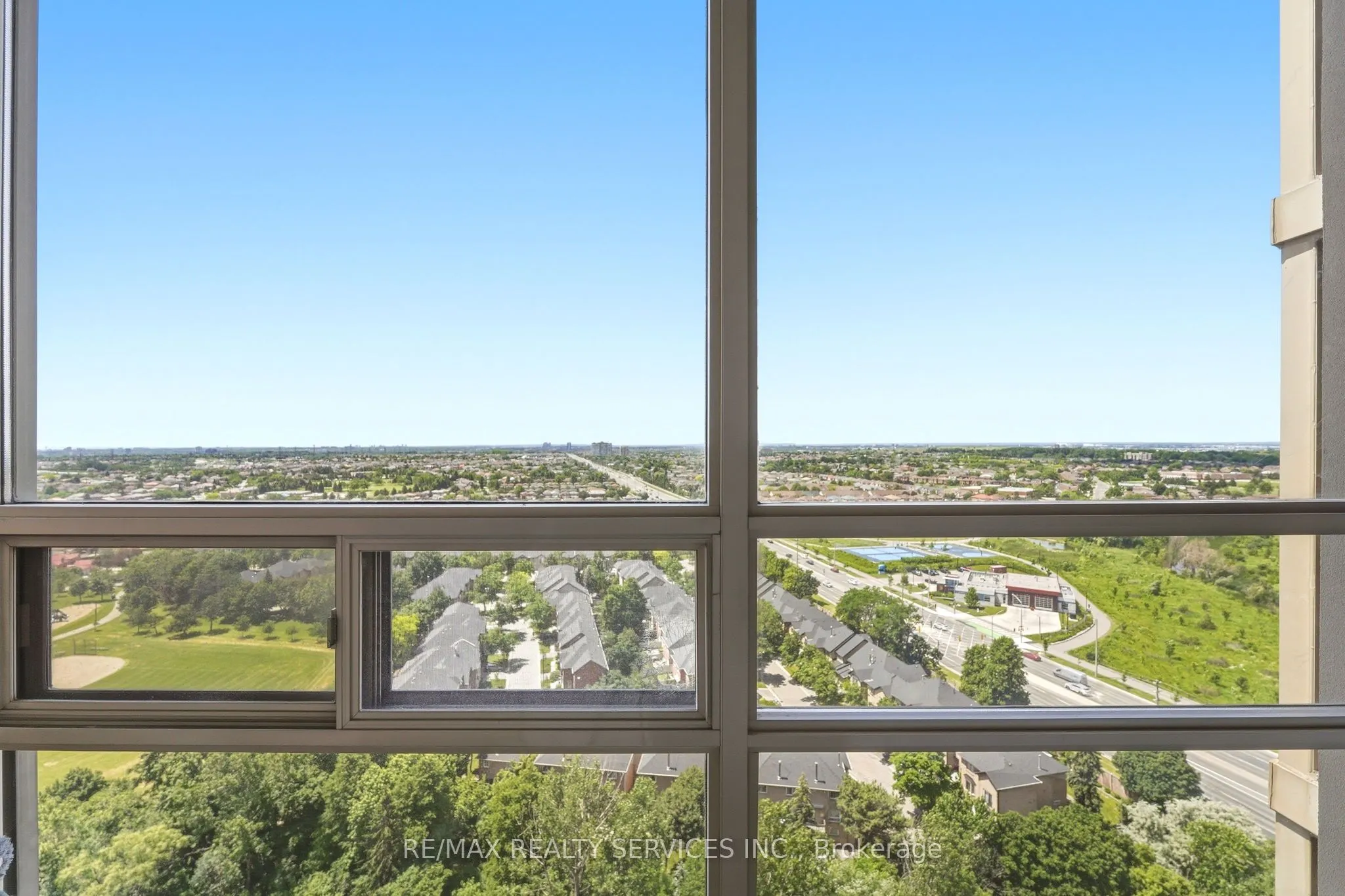 50 Eglinton Avenue W #2007