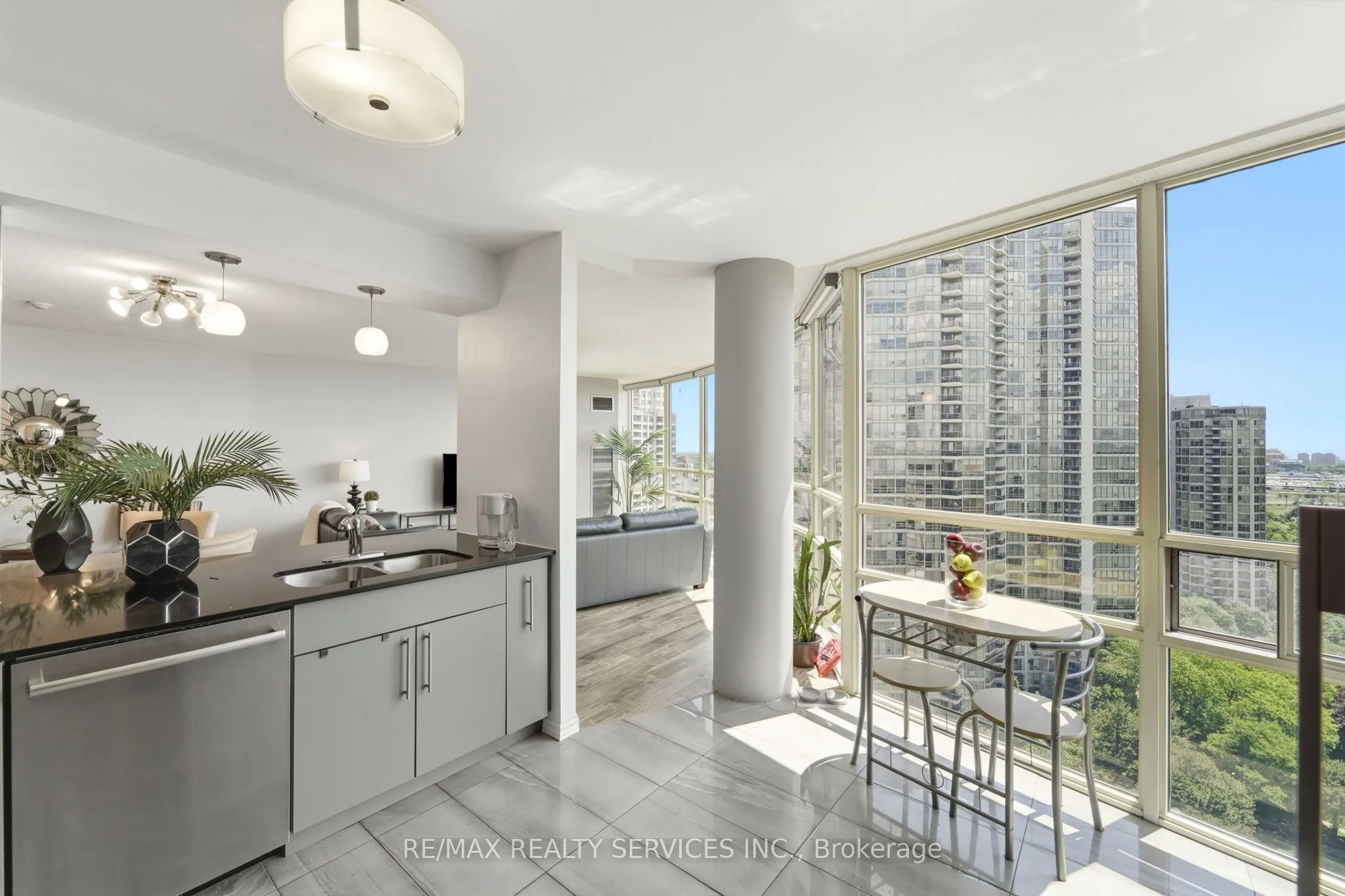 50 Eglinton Avenue W #2007