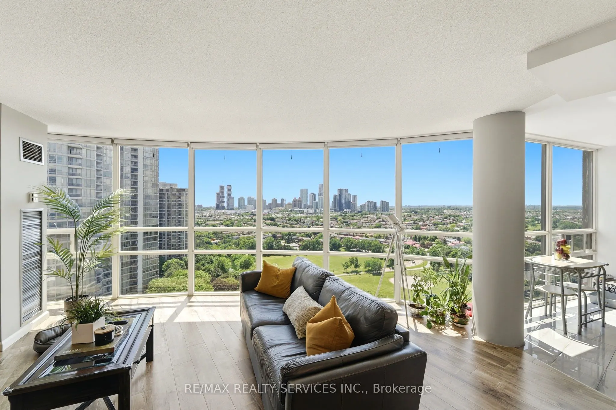50 Eglinton Avenue W #2007
