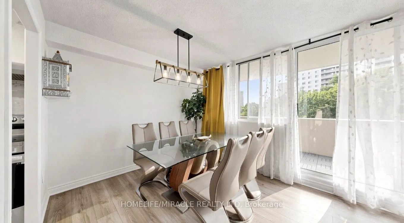 3590 Kaneff Crescent #313