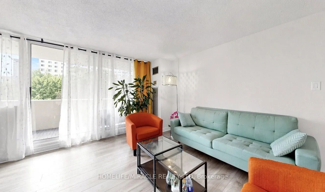 3590 Kaneff Crescent #313
