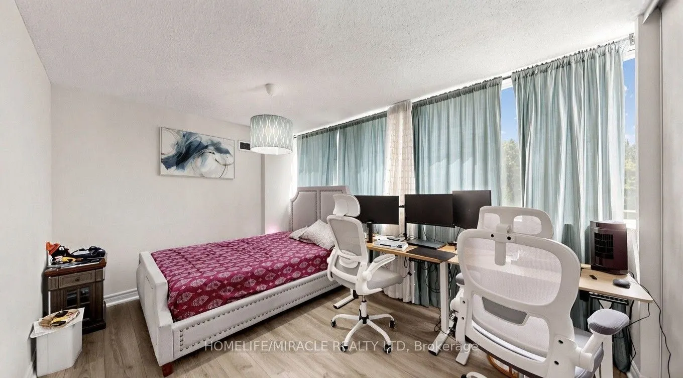 3590 Kaneff Crescent #313