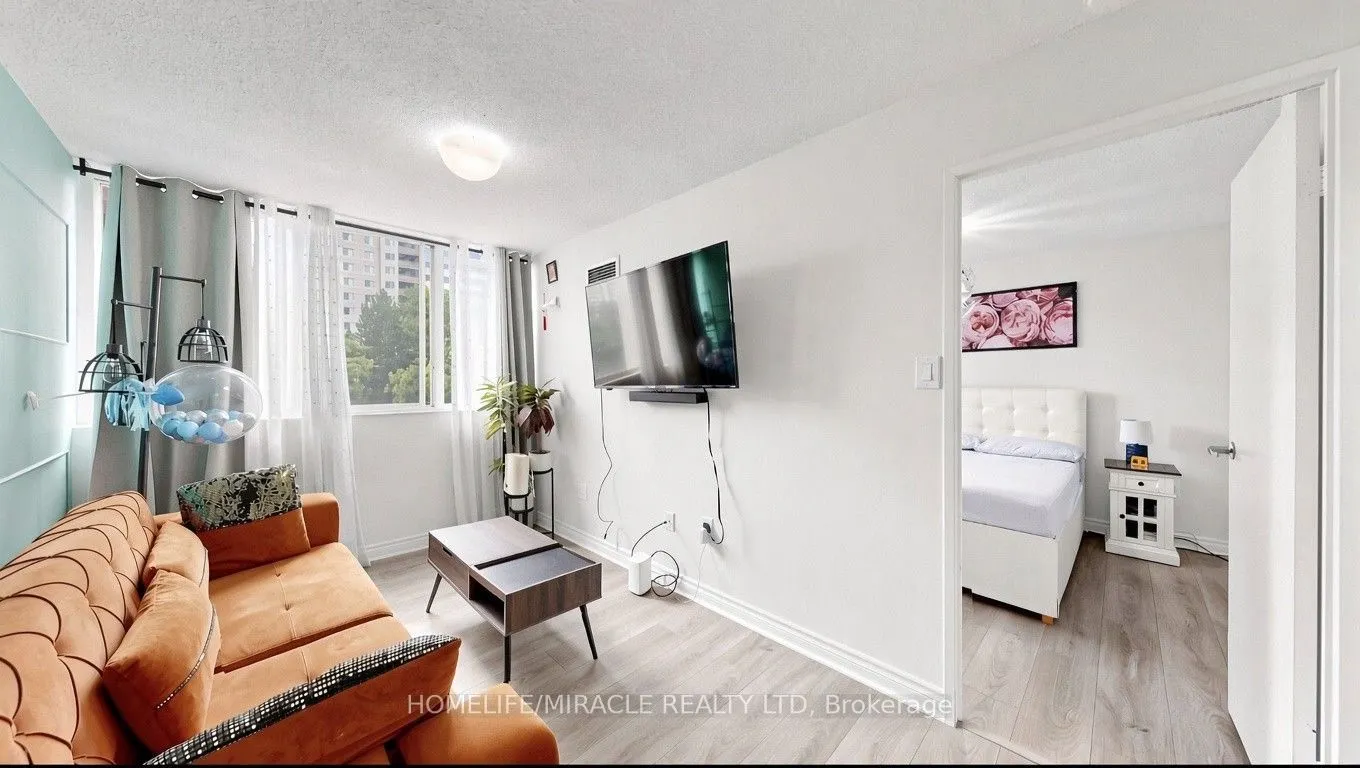 3590 Kaneff Crescent #313