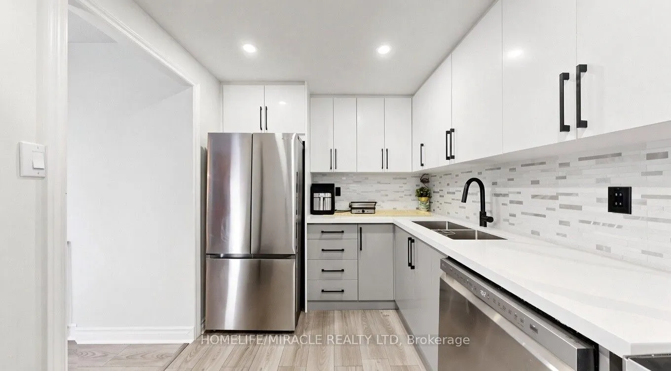 3590 Kaneff Crescent #313