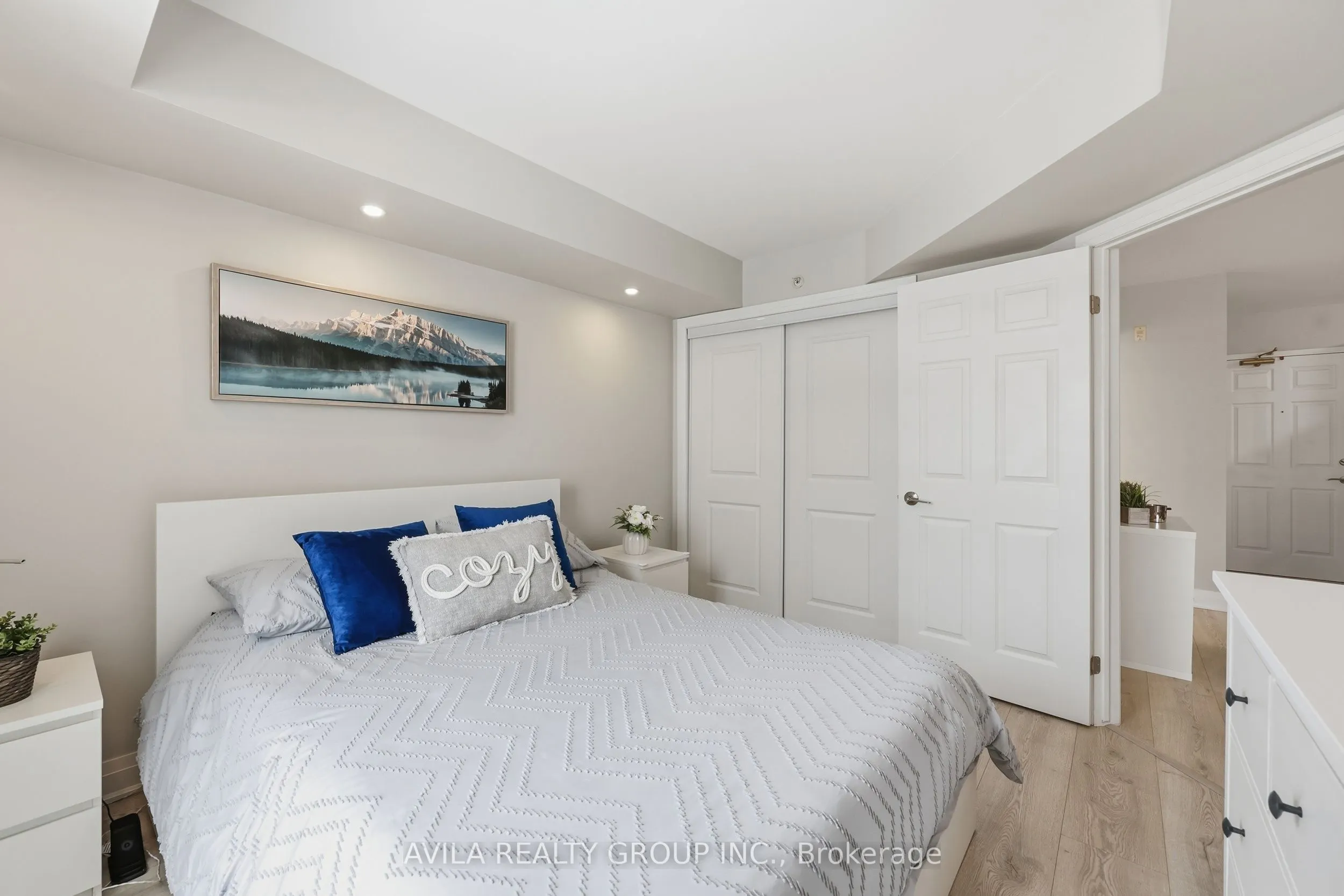 1460 Bishops Gate #203