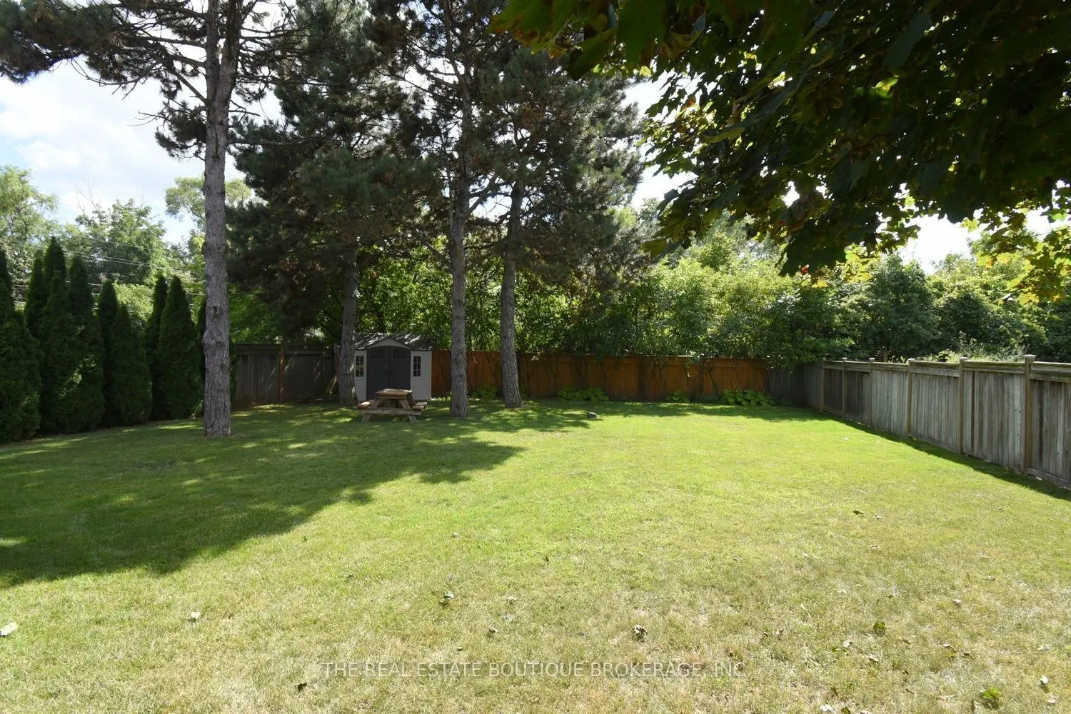 470 Amanda Crescent