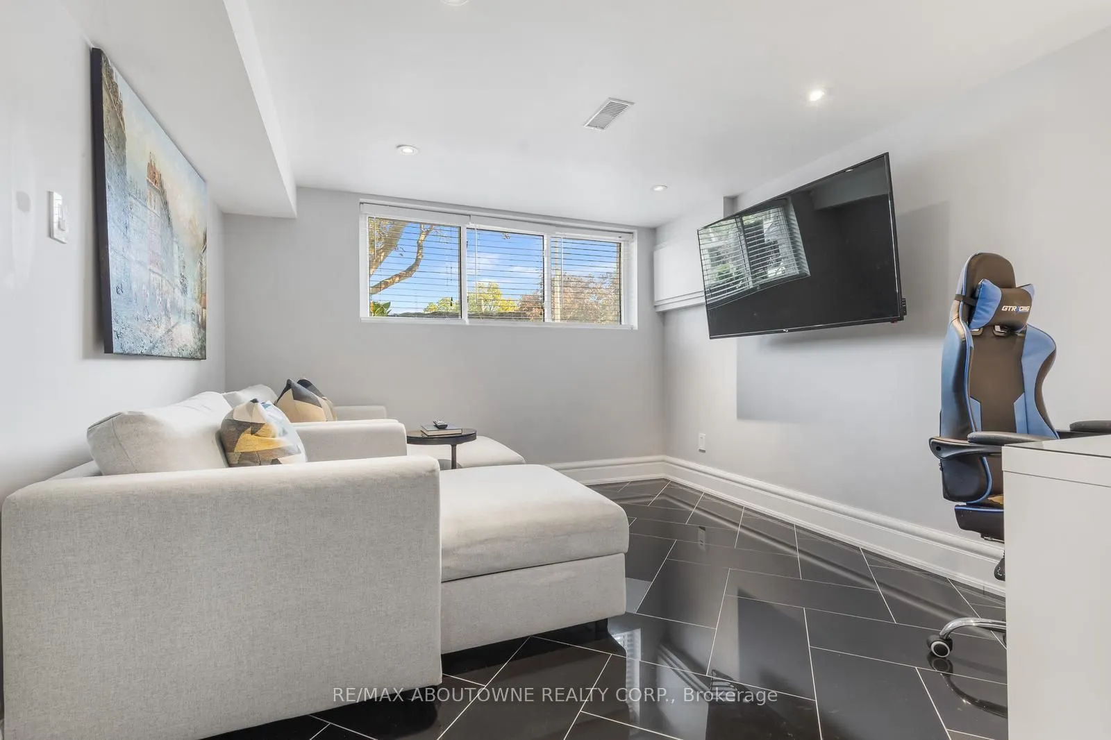 547 Pinegrove Road