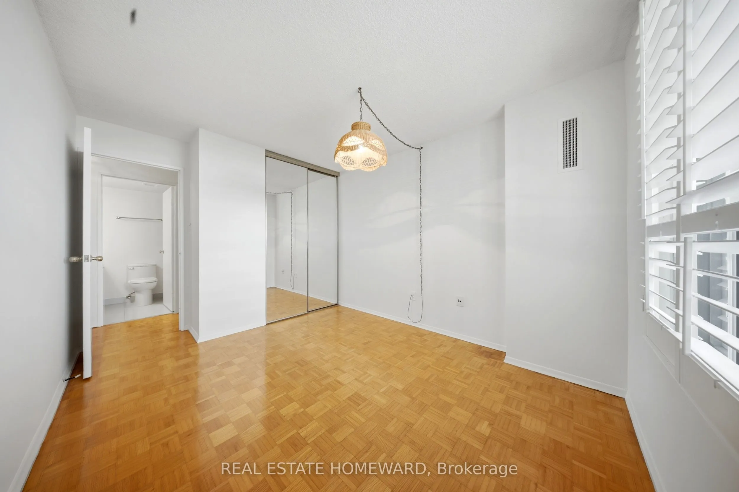 1515 Lakeshore Road E #1505