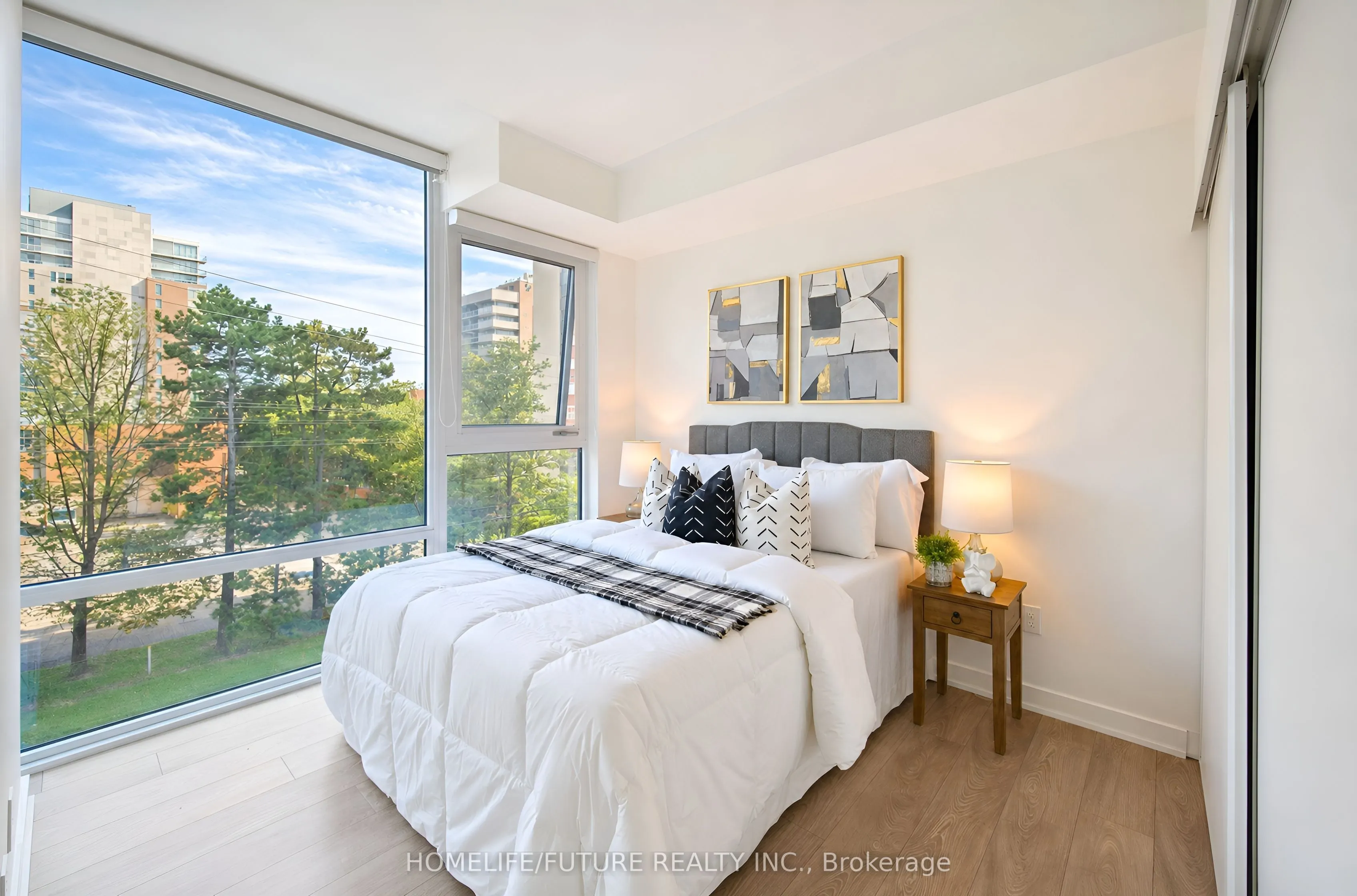 28 Ann Street #208