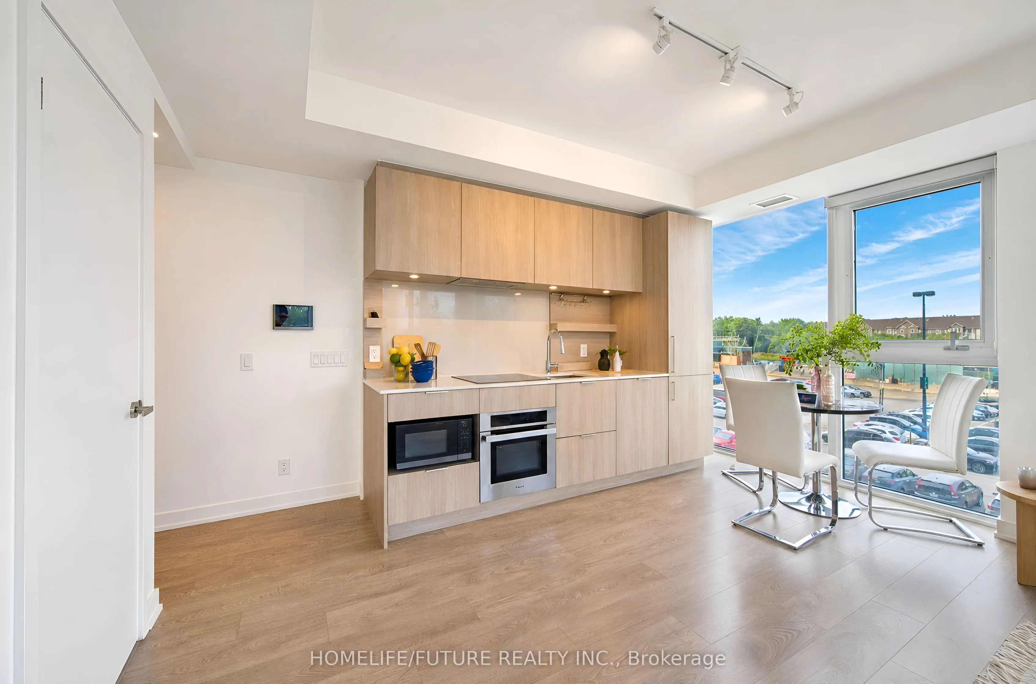 28 Ann Street #208
