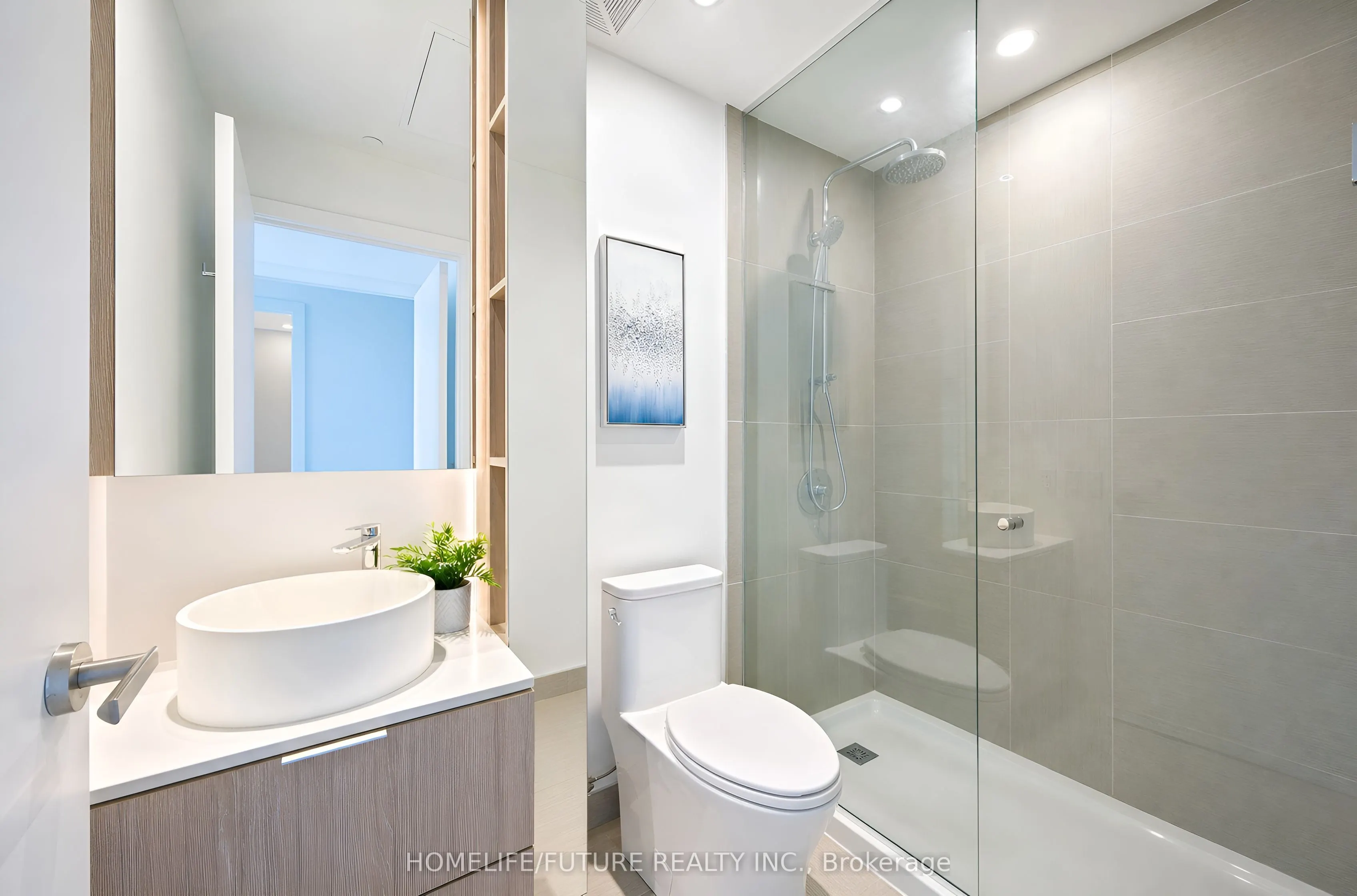 28 Ann Street #208