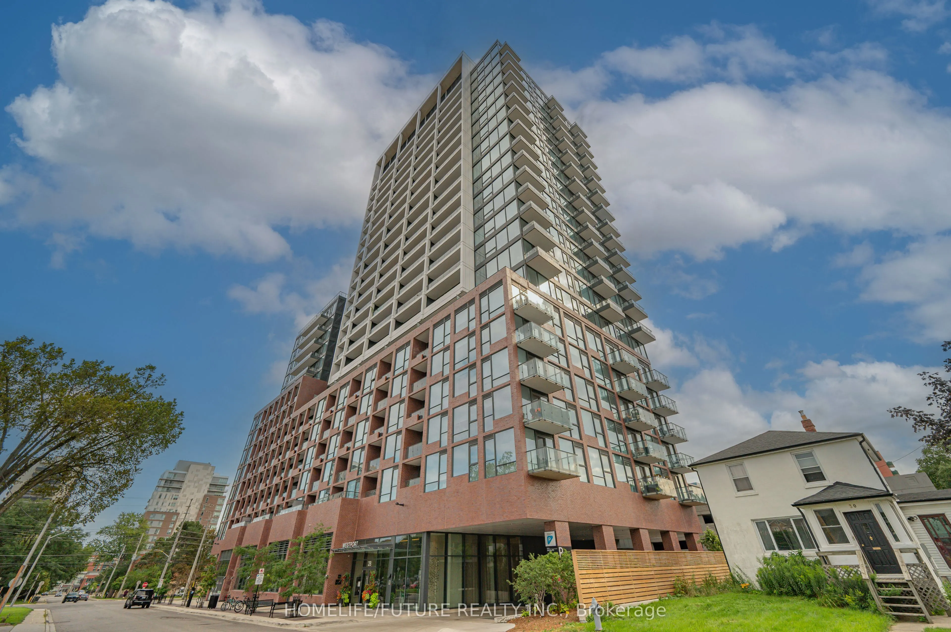 28 Ann Street #208