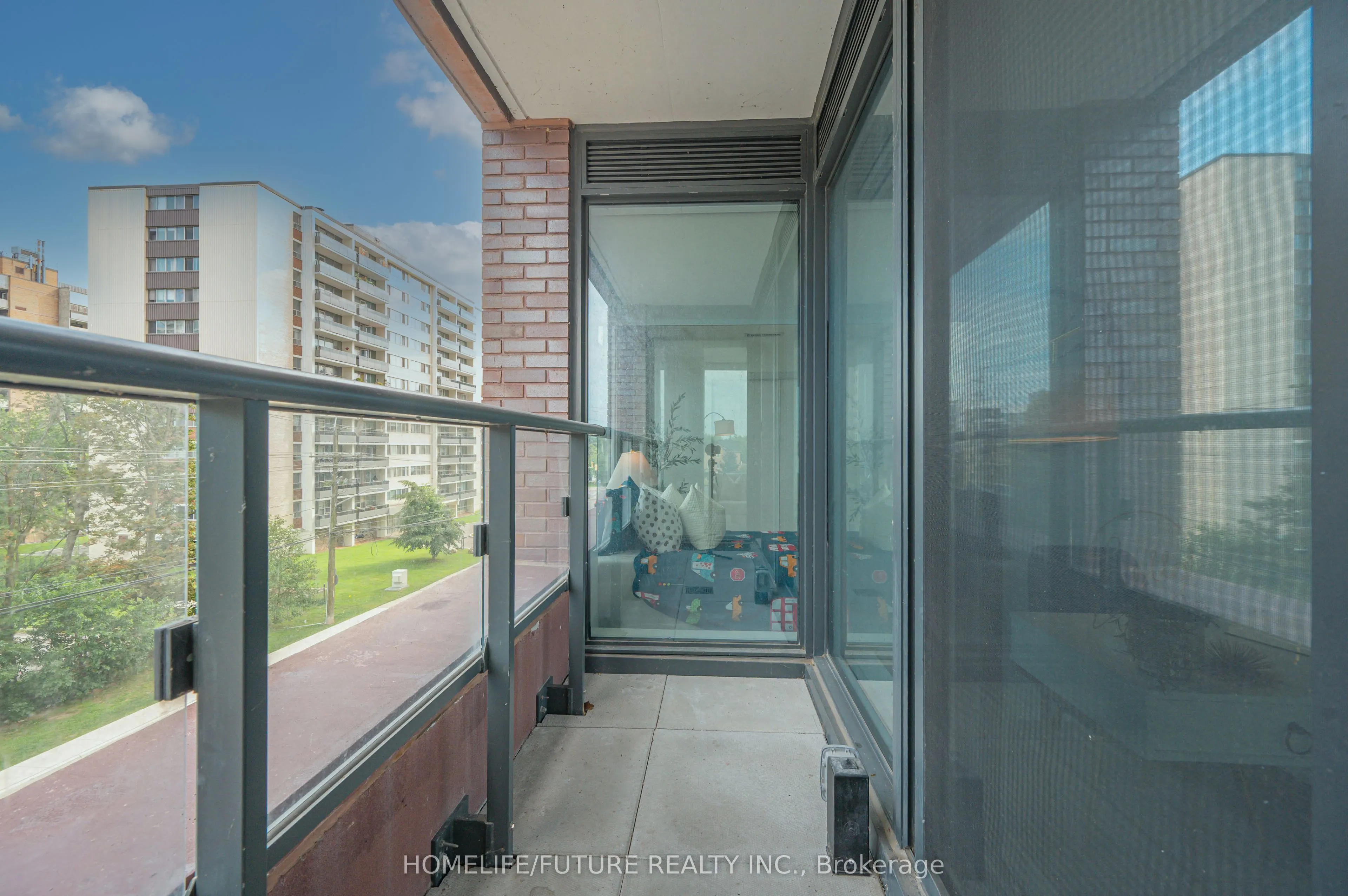 28 Ann Street #208