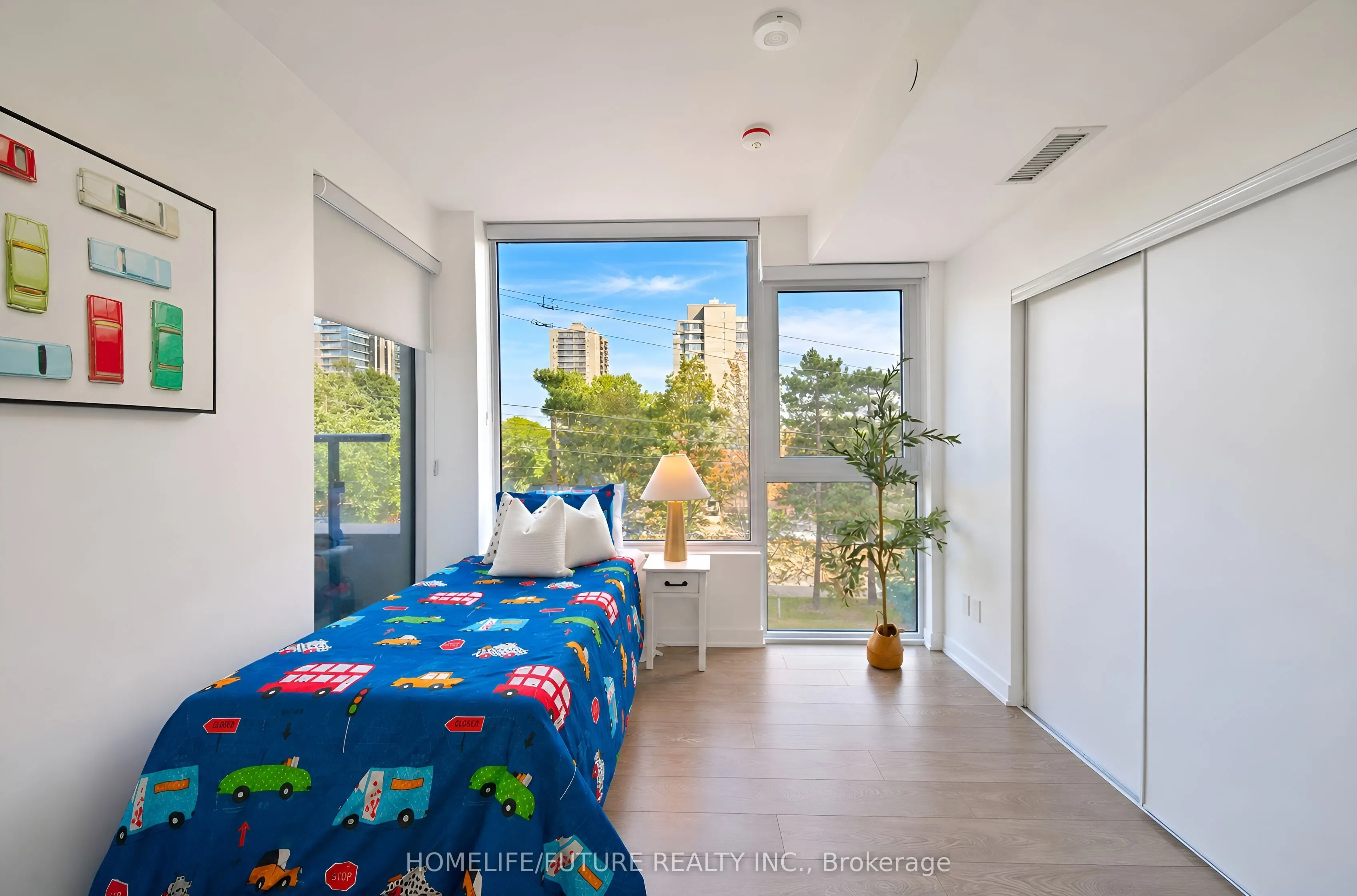 28 Ann Street #208