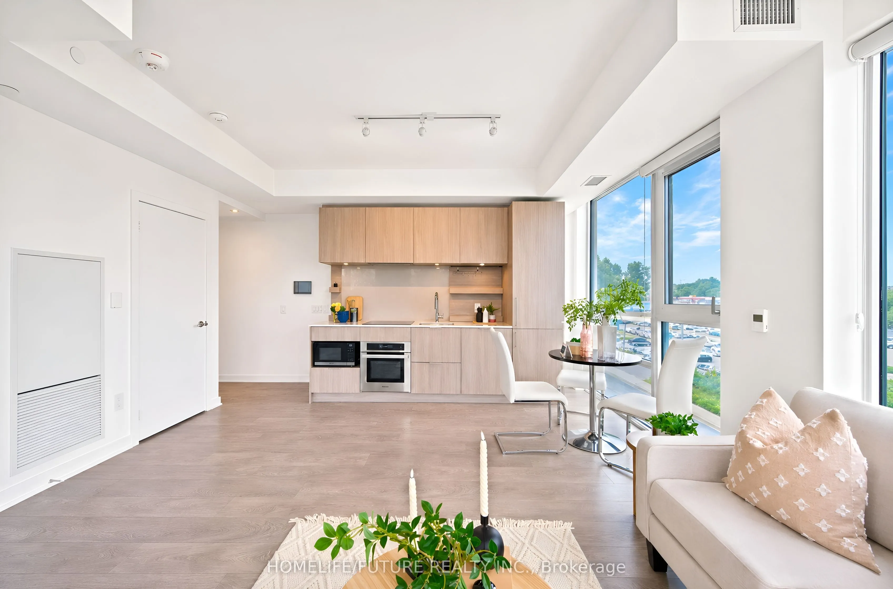 28 Ann Street #208