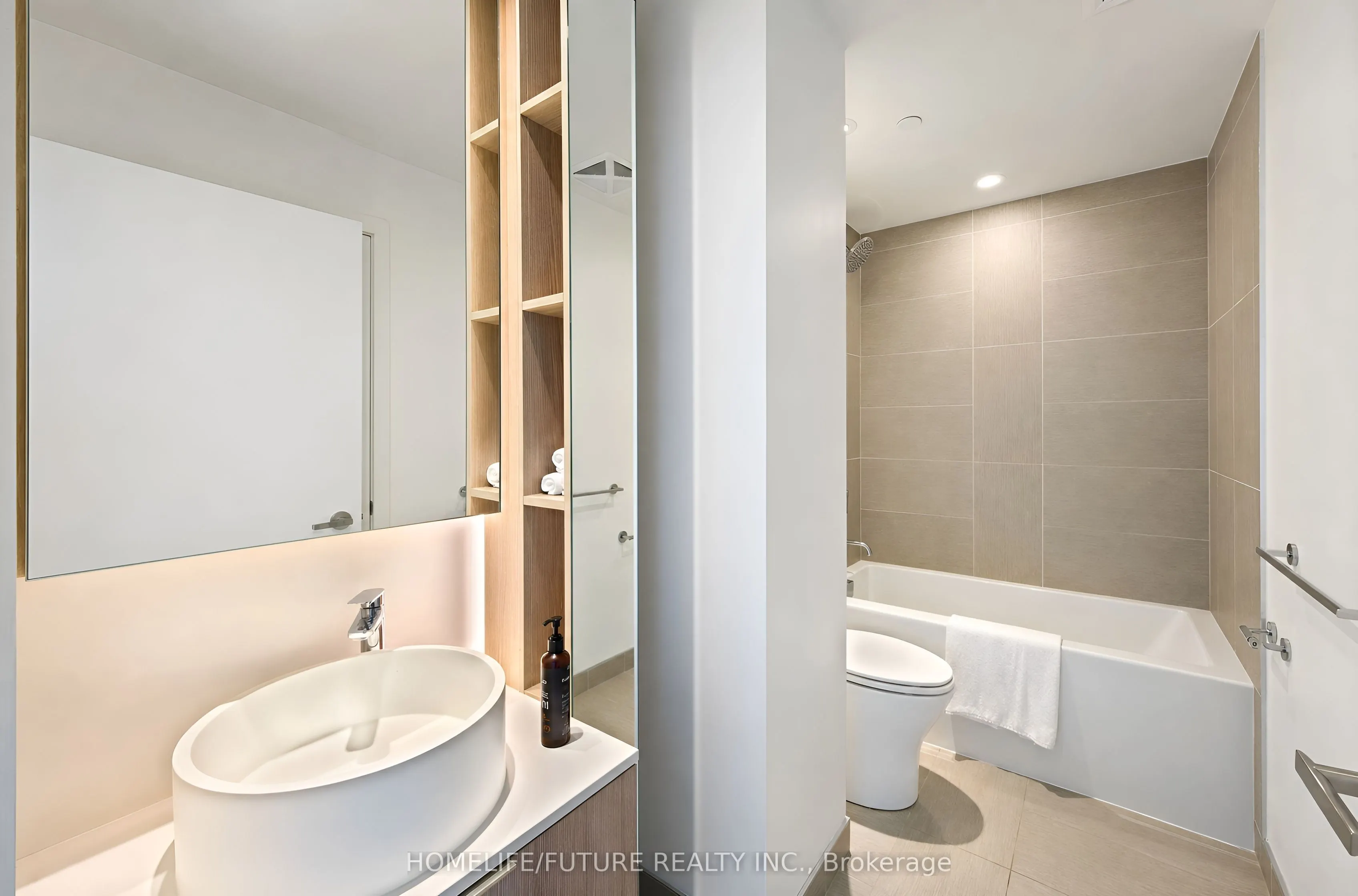 28 Ann Street #208