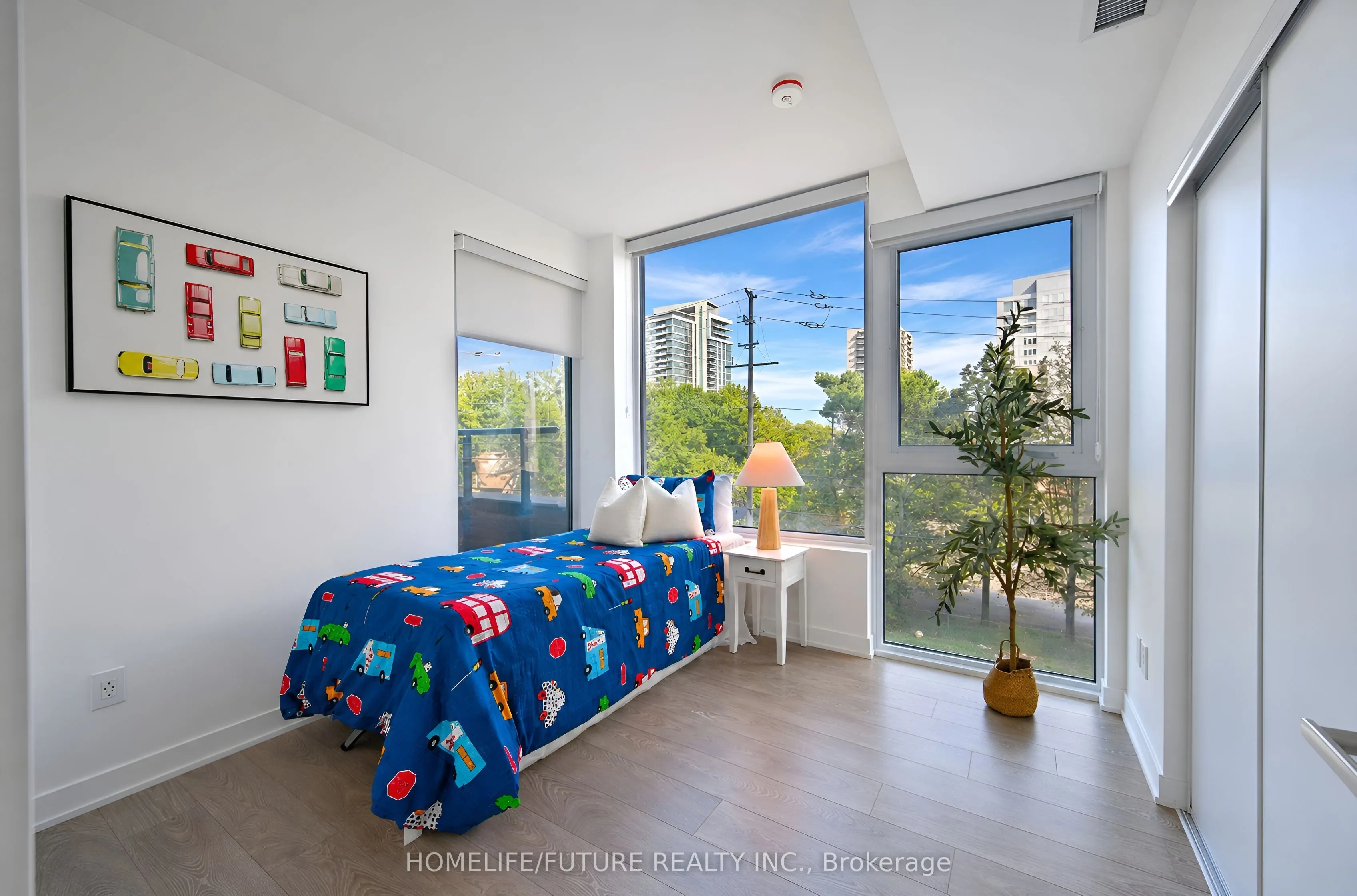 28 Ann Street #208