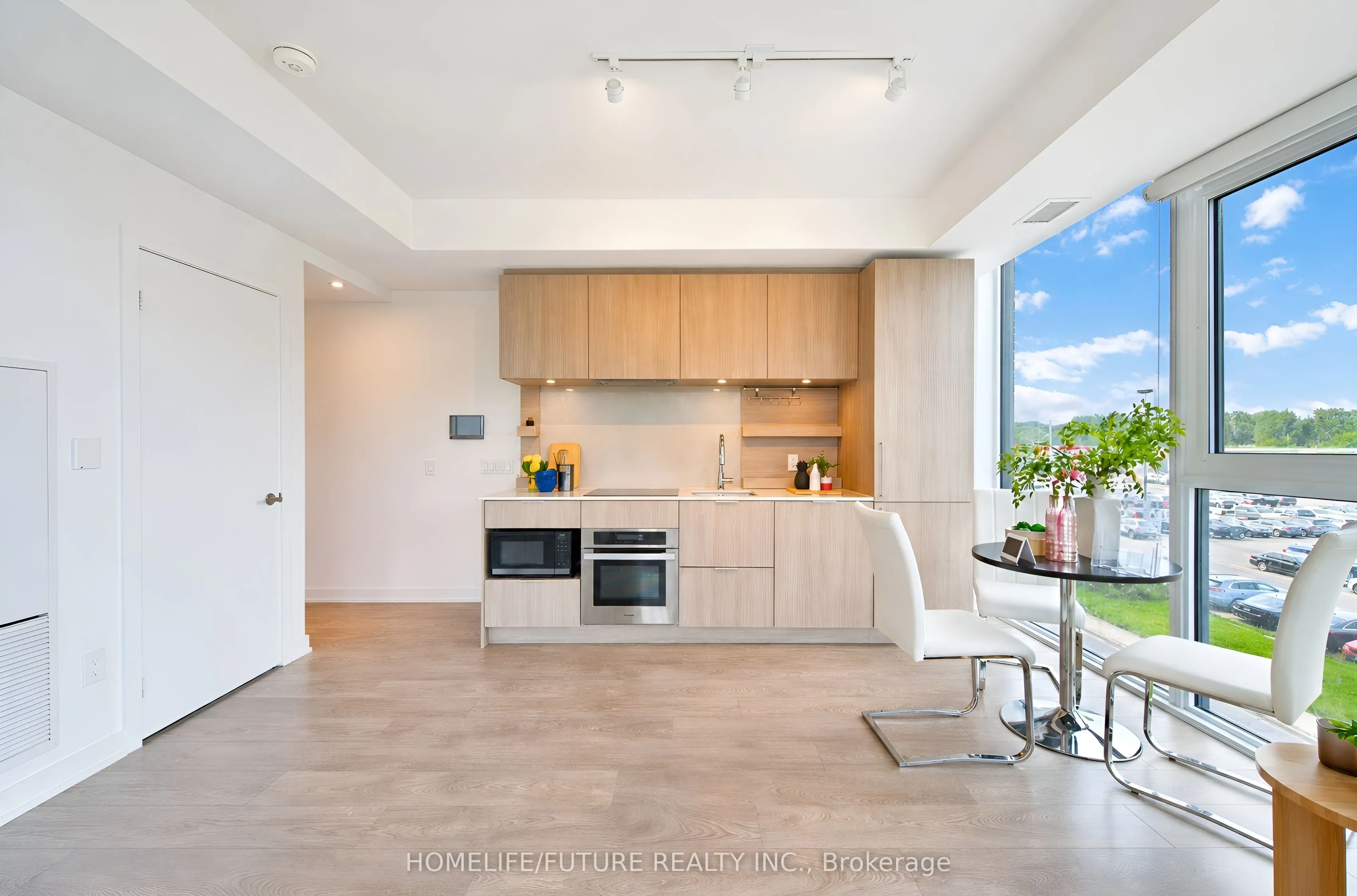 28 Ann Street #208