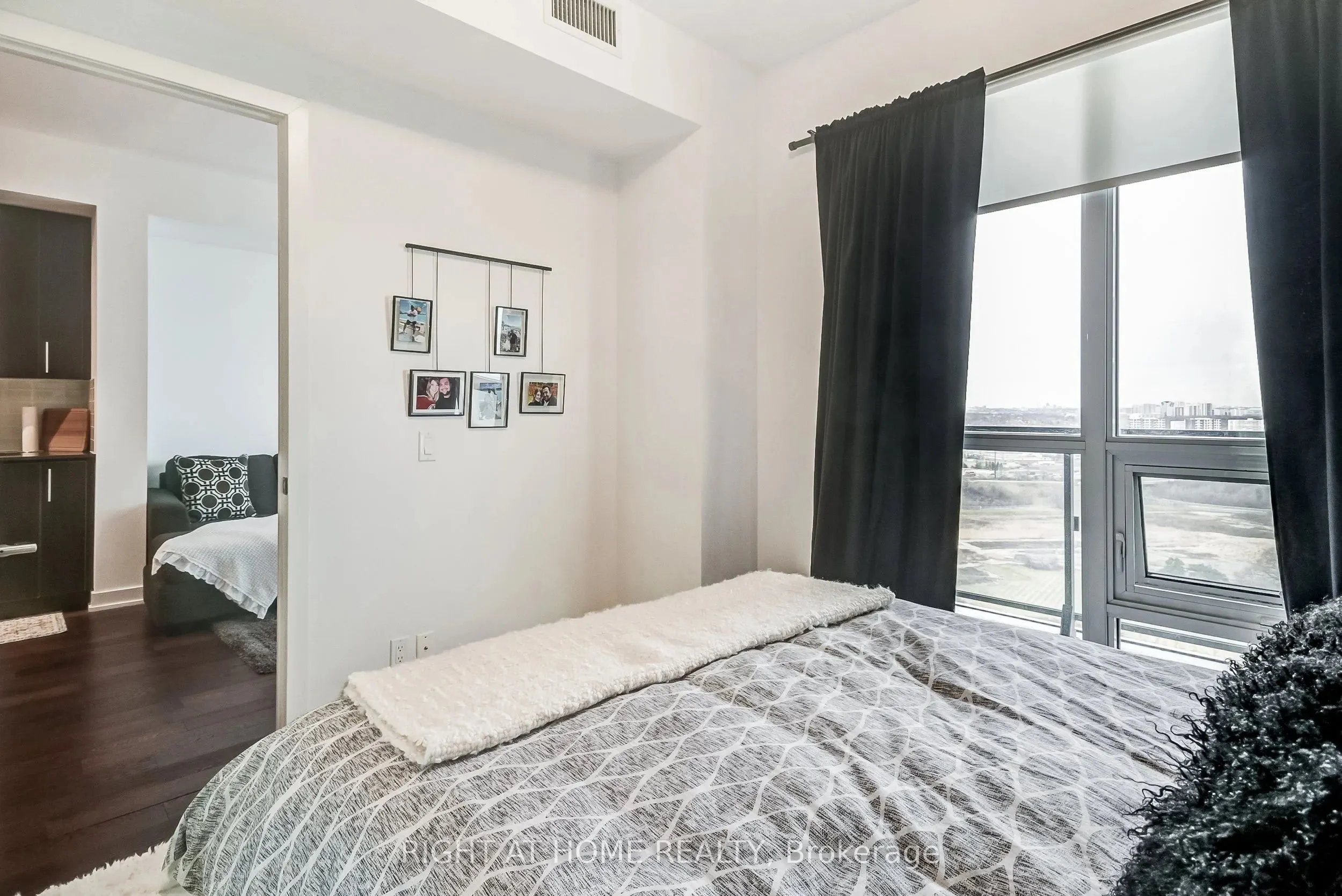2212 Lake Shore Boulevard W #2710