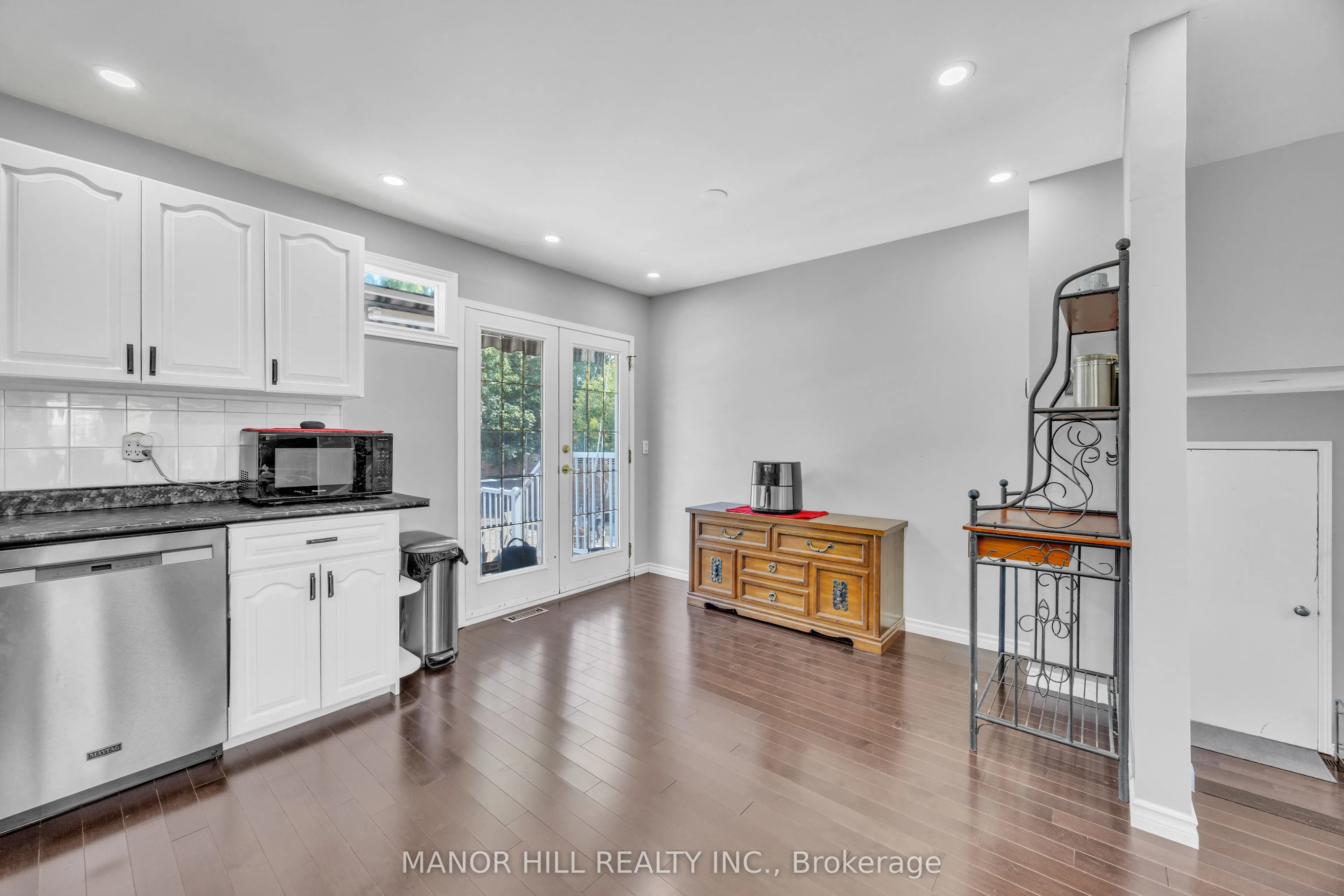 18 Greenbriar Road