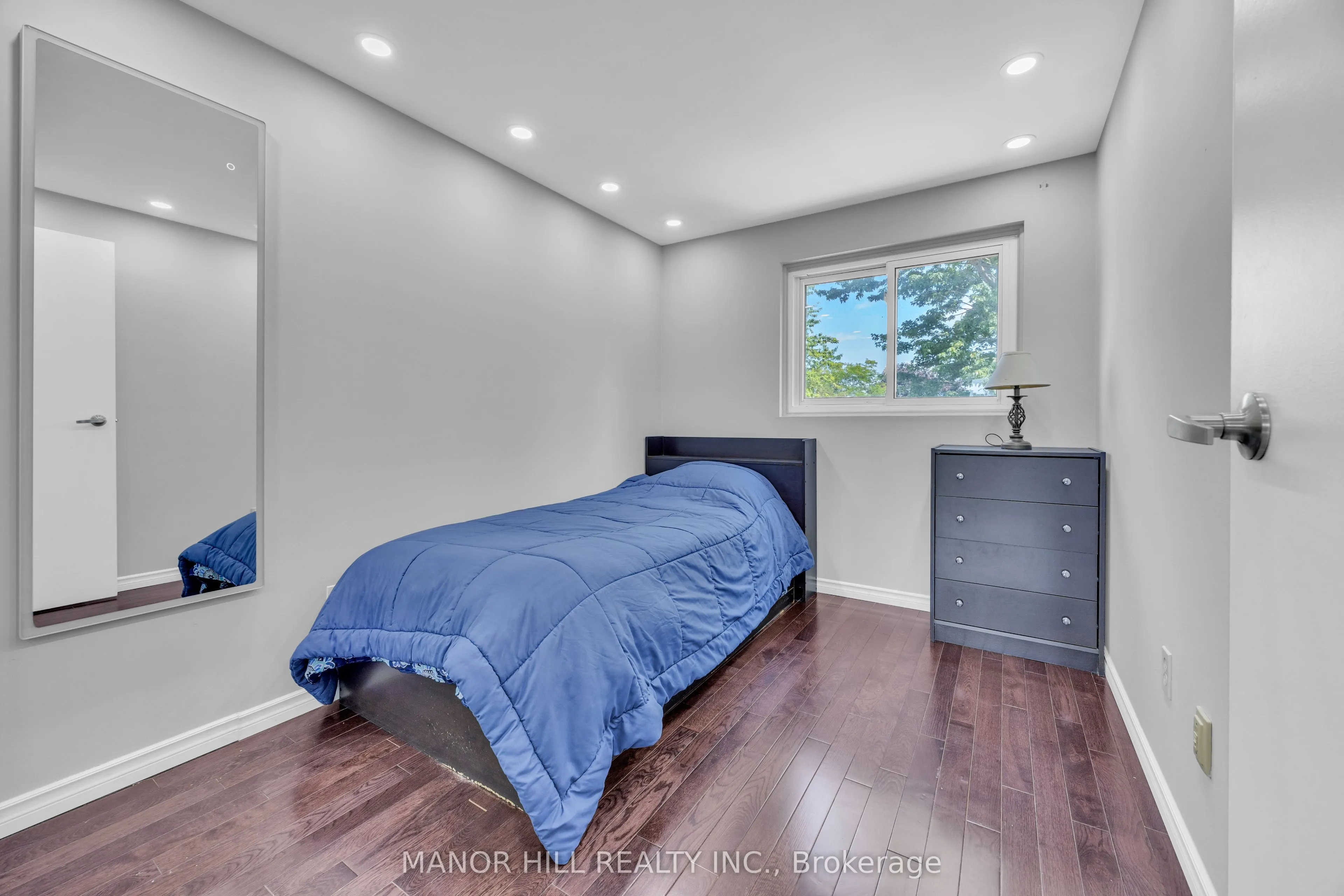 18 Greenbriar Road