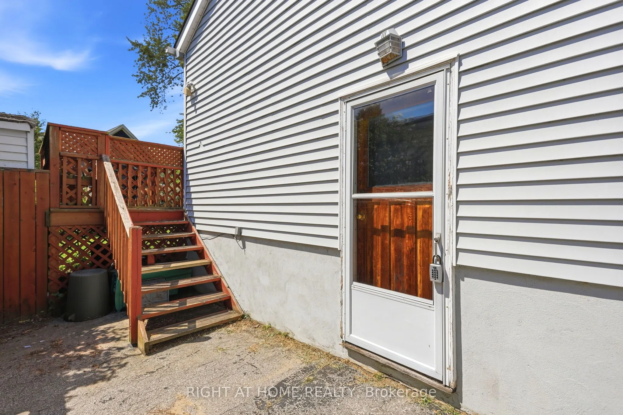 1290 Strathy Avenue