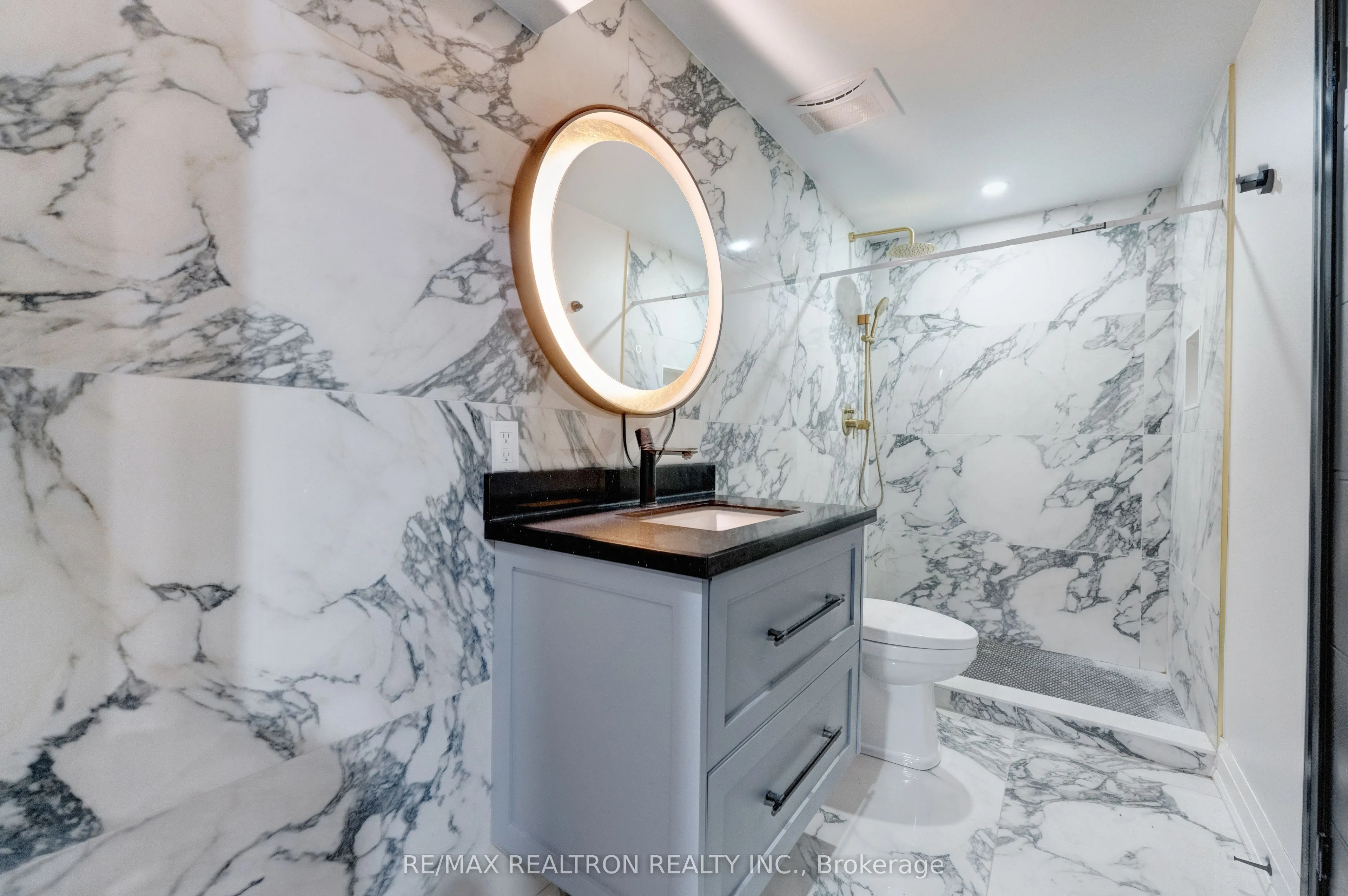 32 Bradfield Avenue W
