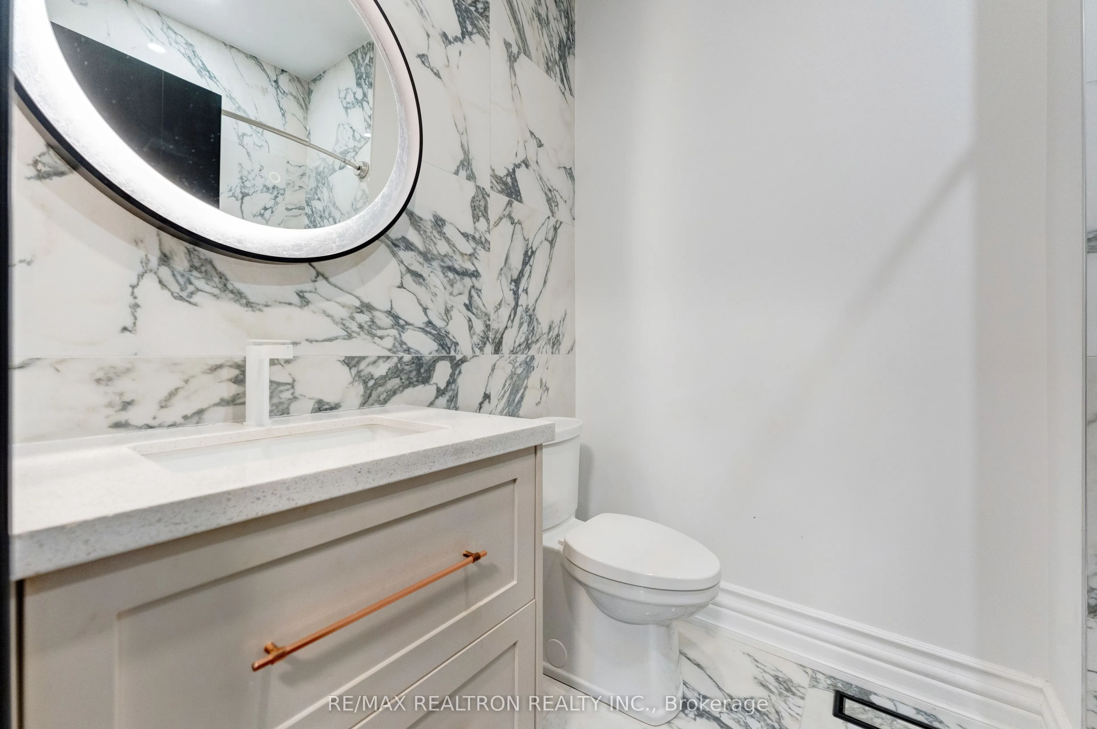 32 Bradfield Avenue W