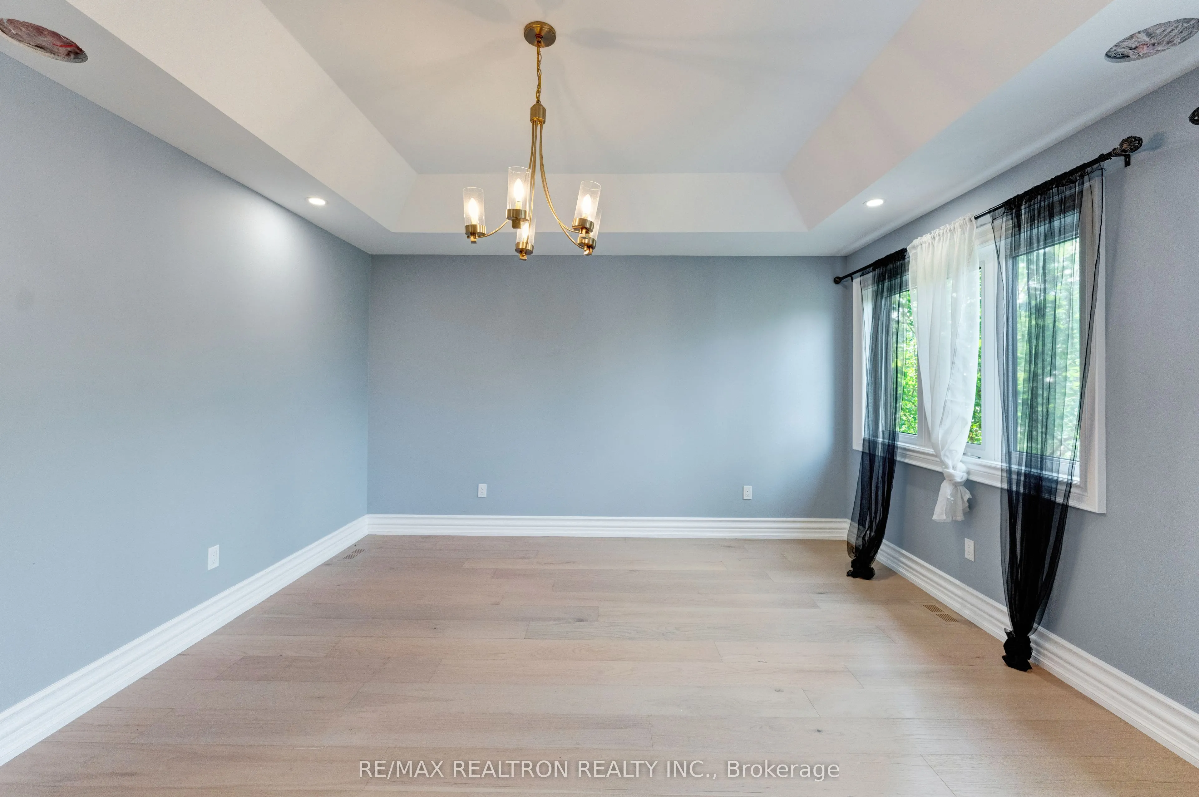 32 Bradfield Avenue W