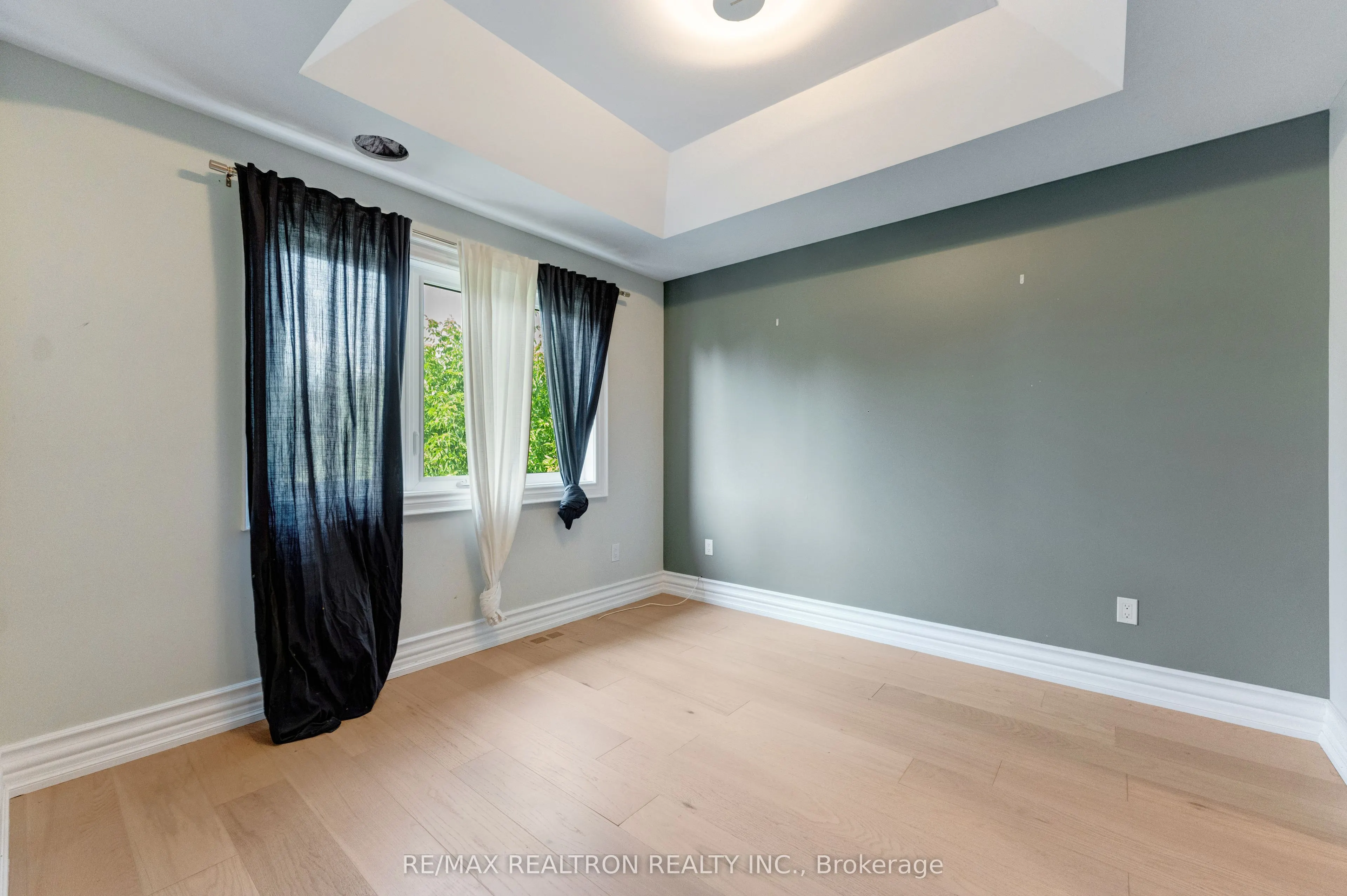 32 Bradfield Avenue W