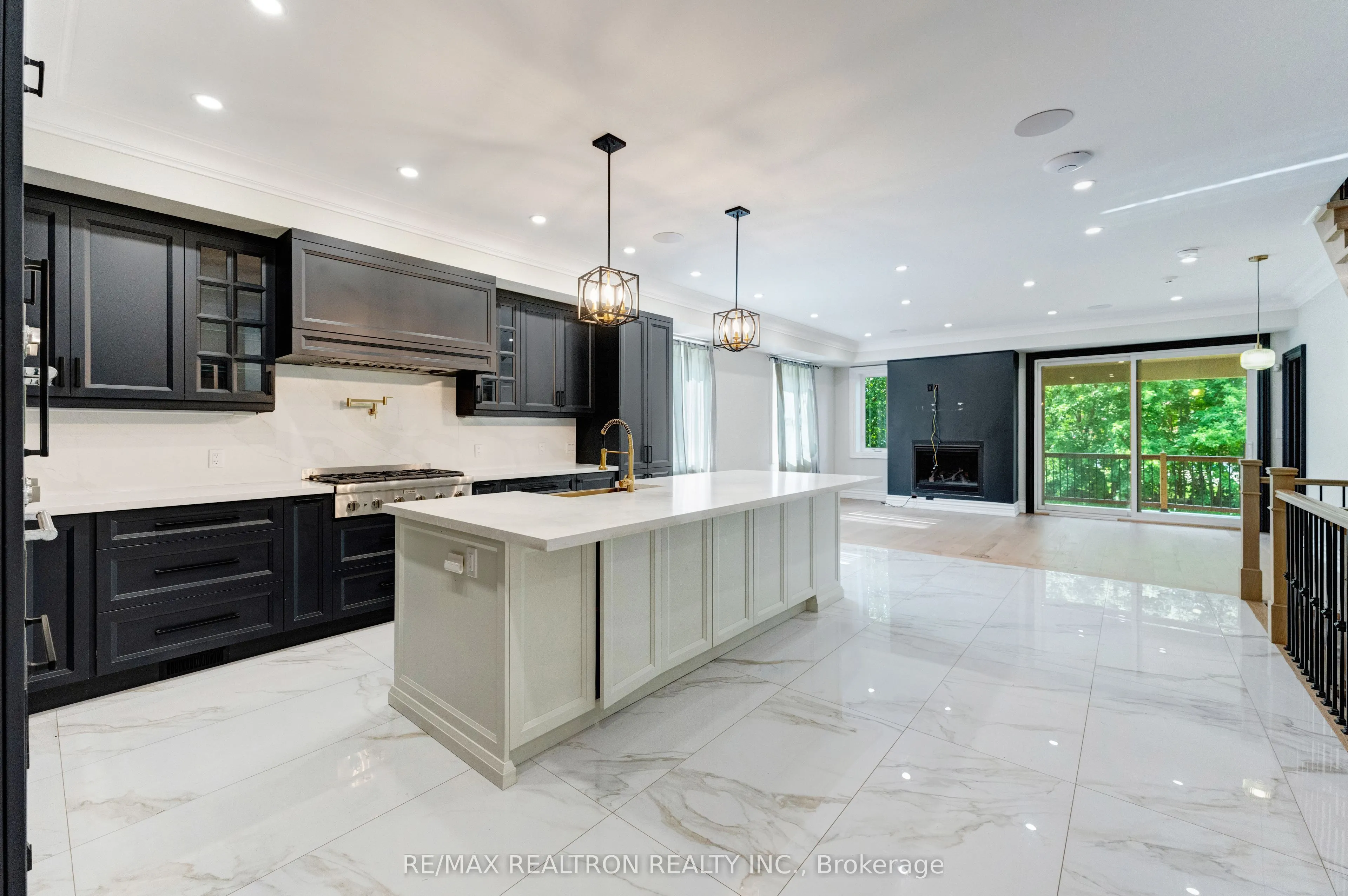 32 Bradfield Avenue W