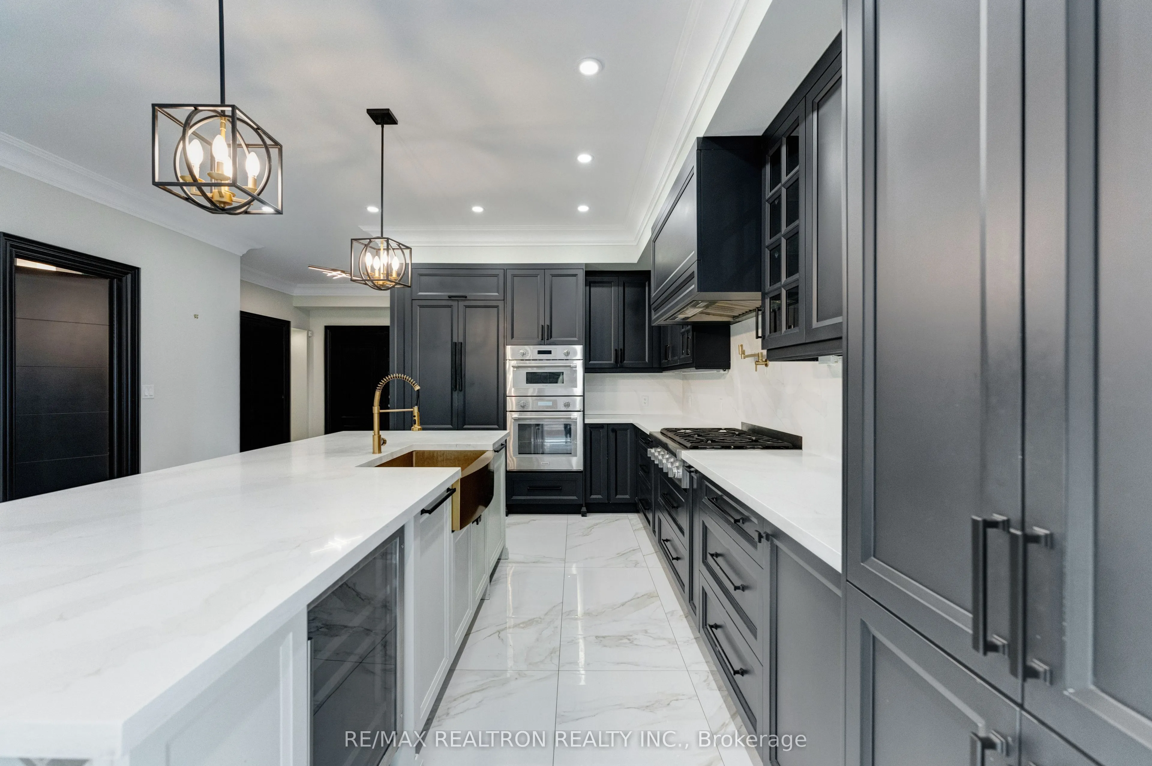 32 Bradfield Avenue W