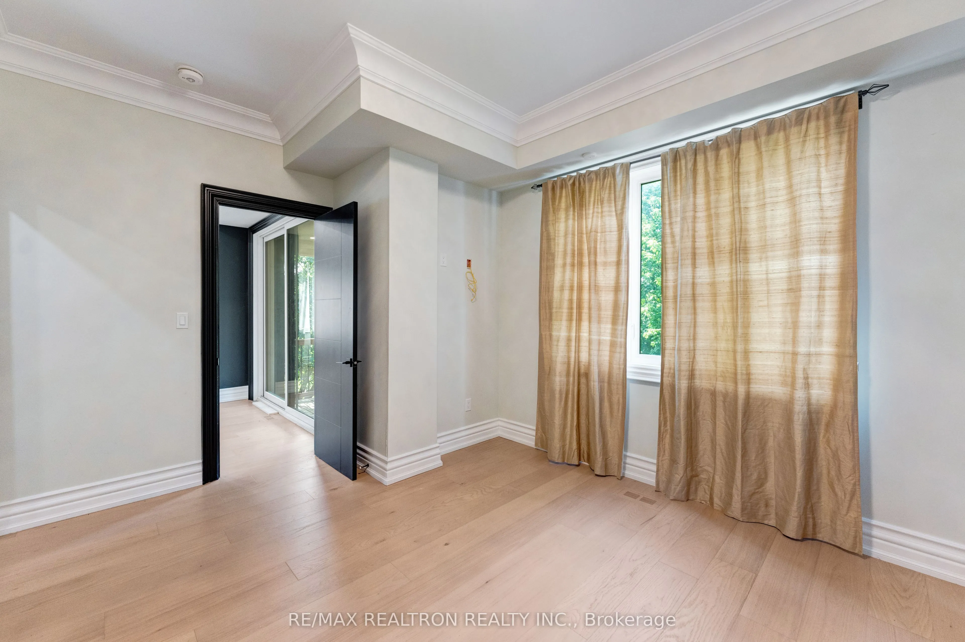 32 Bradfield Avenue W