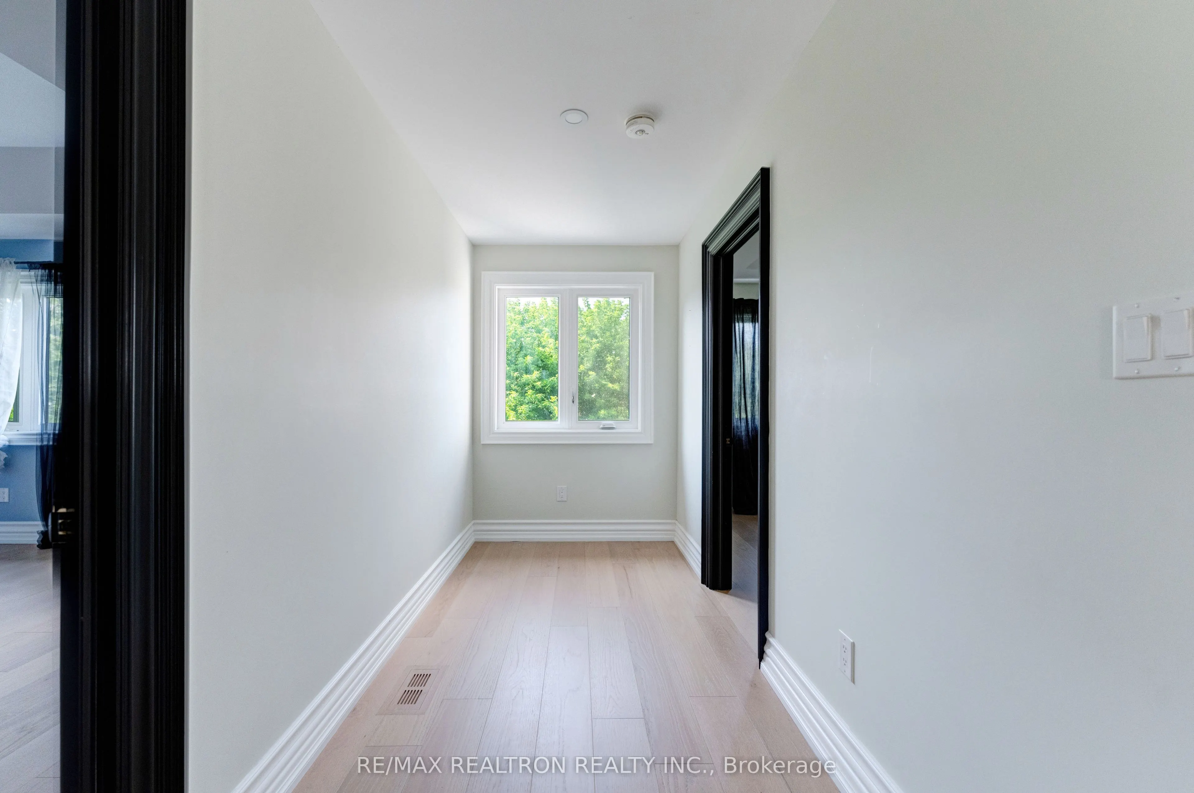 32 Bradfield Avenue W